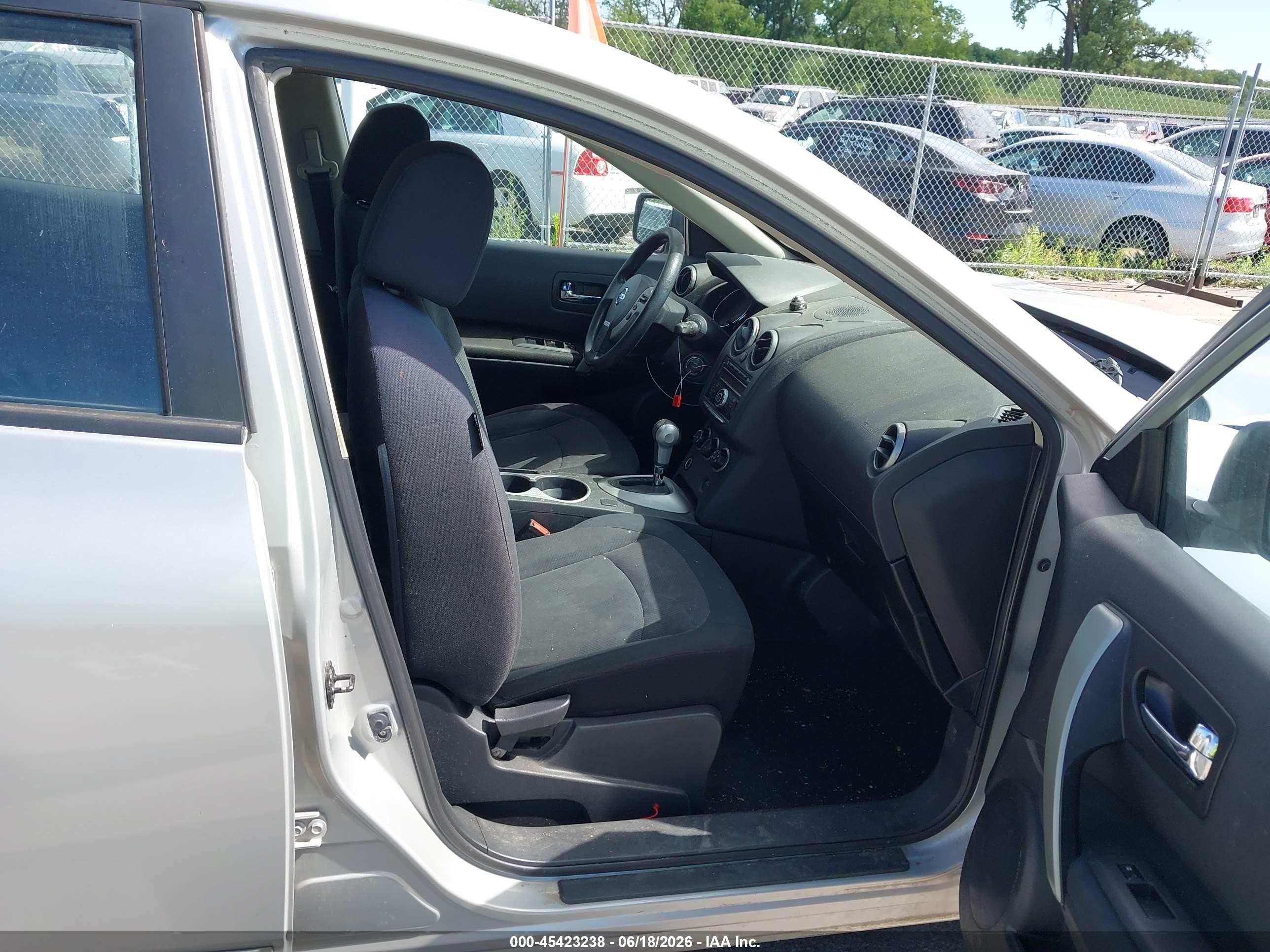 2012 Nissan Rogue S Silver vin: JN8AS5MV7CW388609