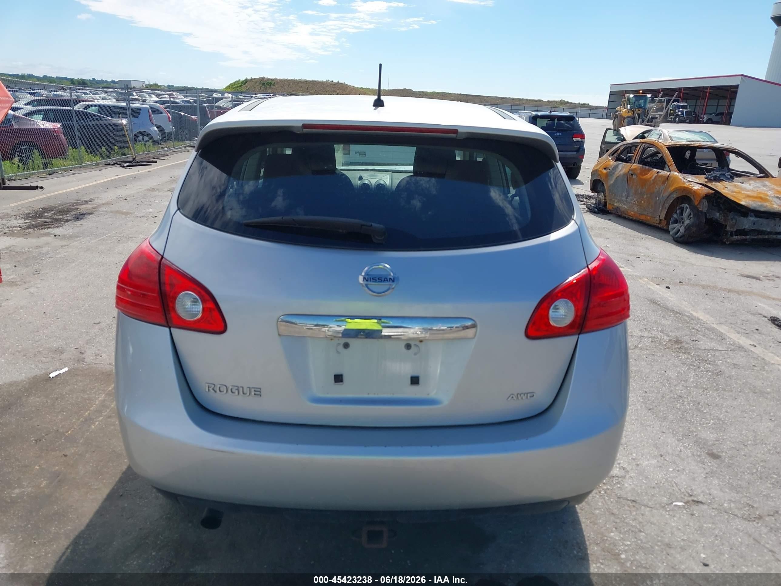 2012 Nissan Rogue S Silver vin: JN8AS5MV7CW388609