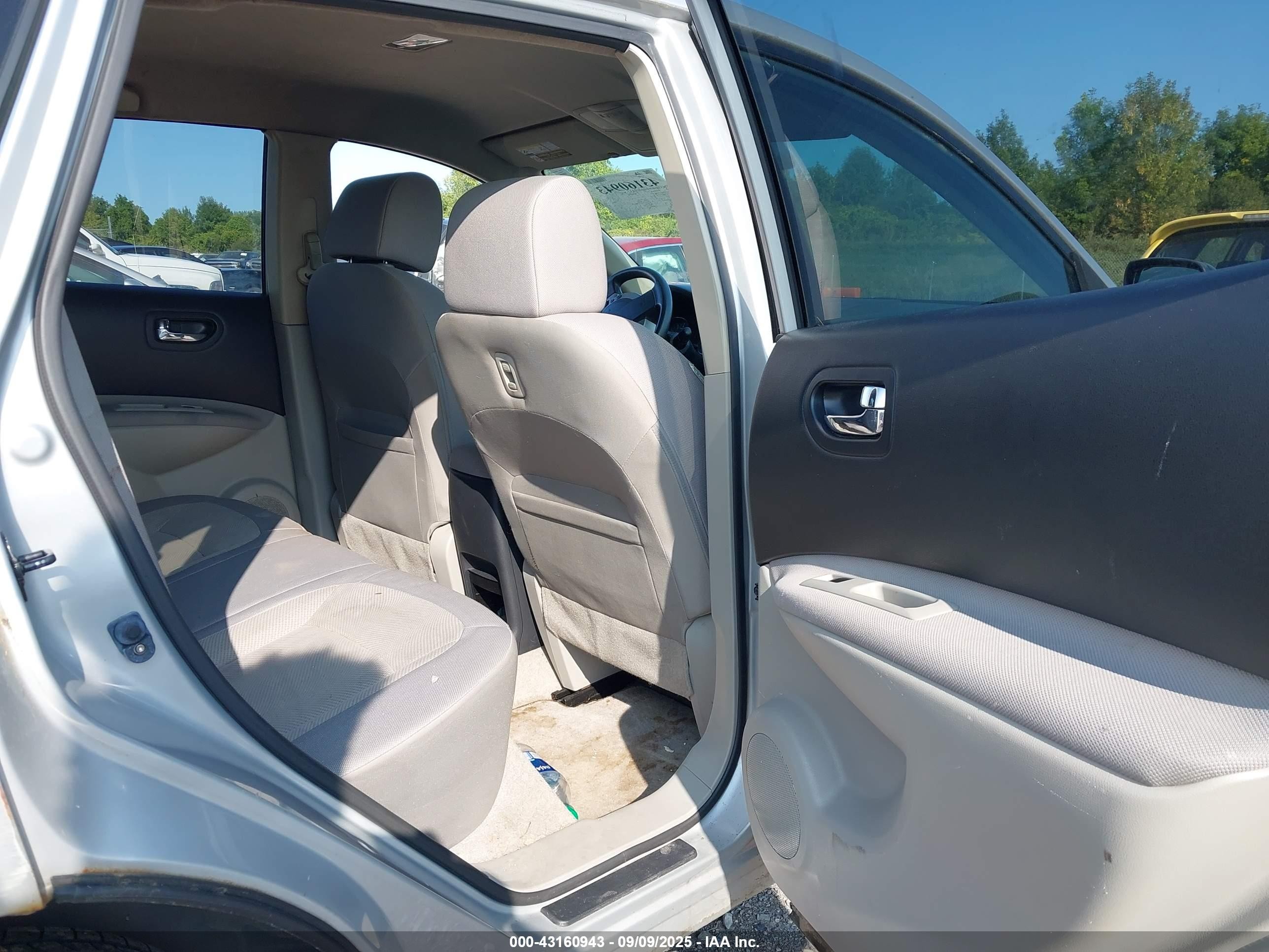 2012 Nissan Rogue S Silver vin: JN8AS5MV7CW401536