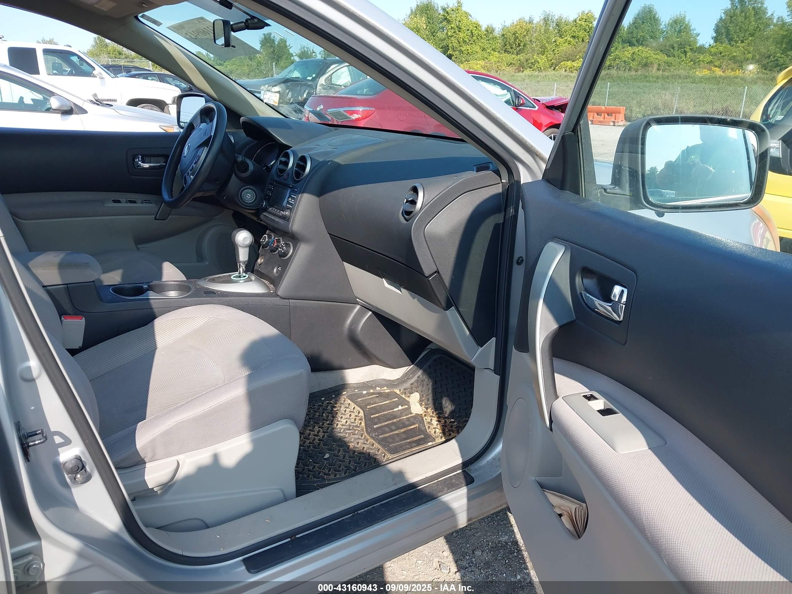 2012 Nissan Rogue S Silver vin: JN8AS5MV7CW401536