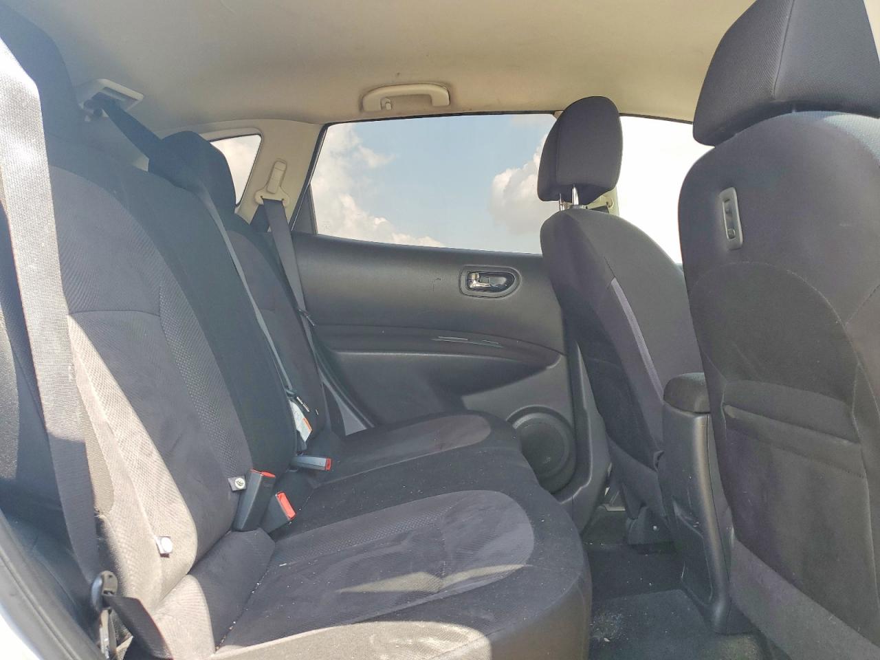 2013 Nissan Rogue S Silver vin: JN8AS5MV7DW125344