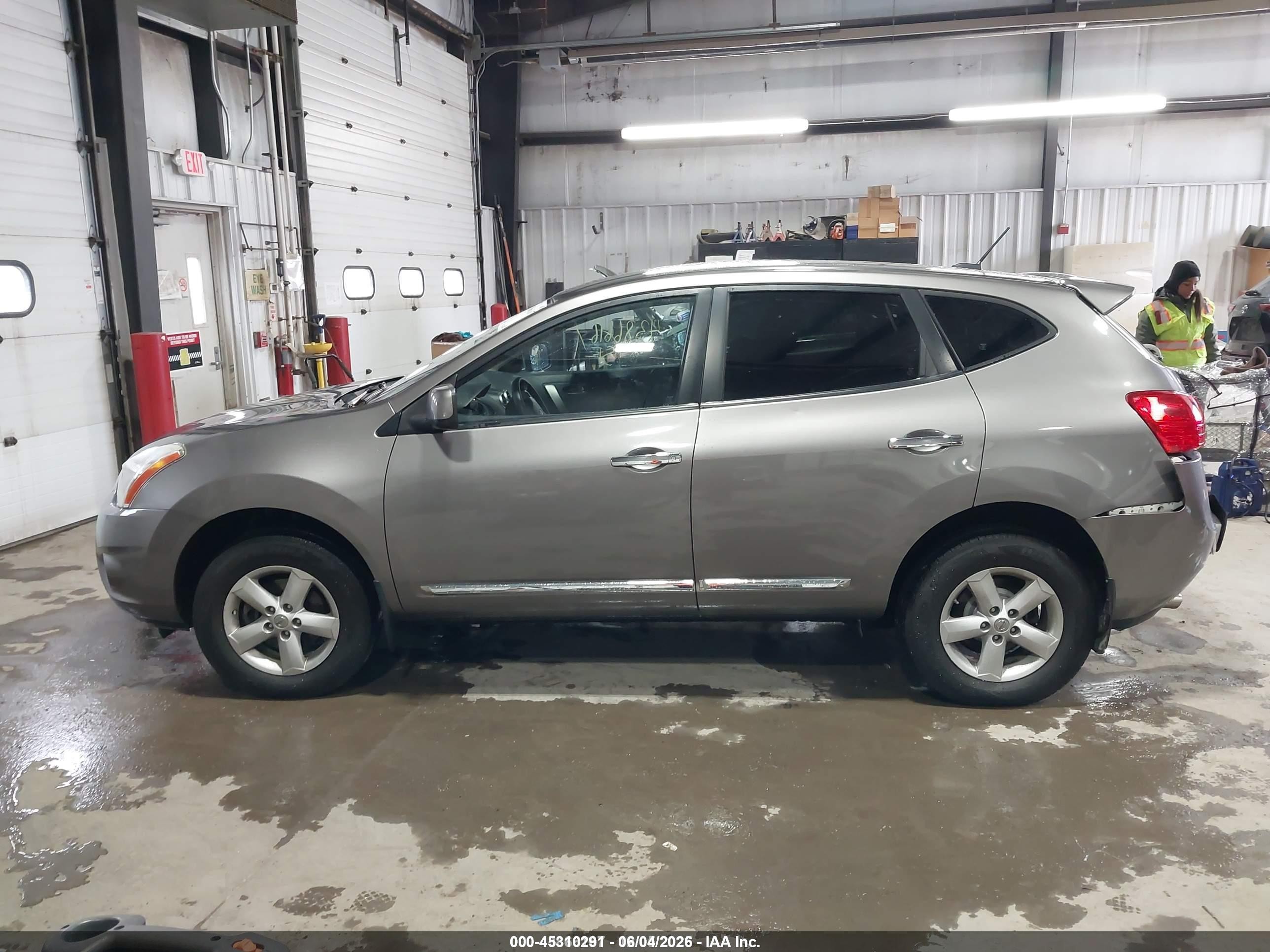 2013 Nissan Rogue S Серый vin: JN8AS5MV7DW602144