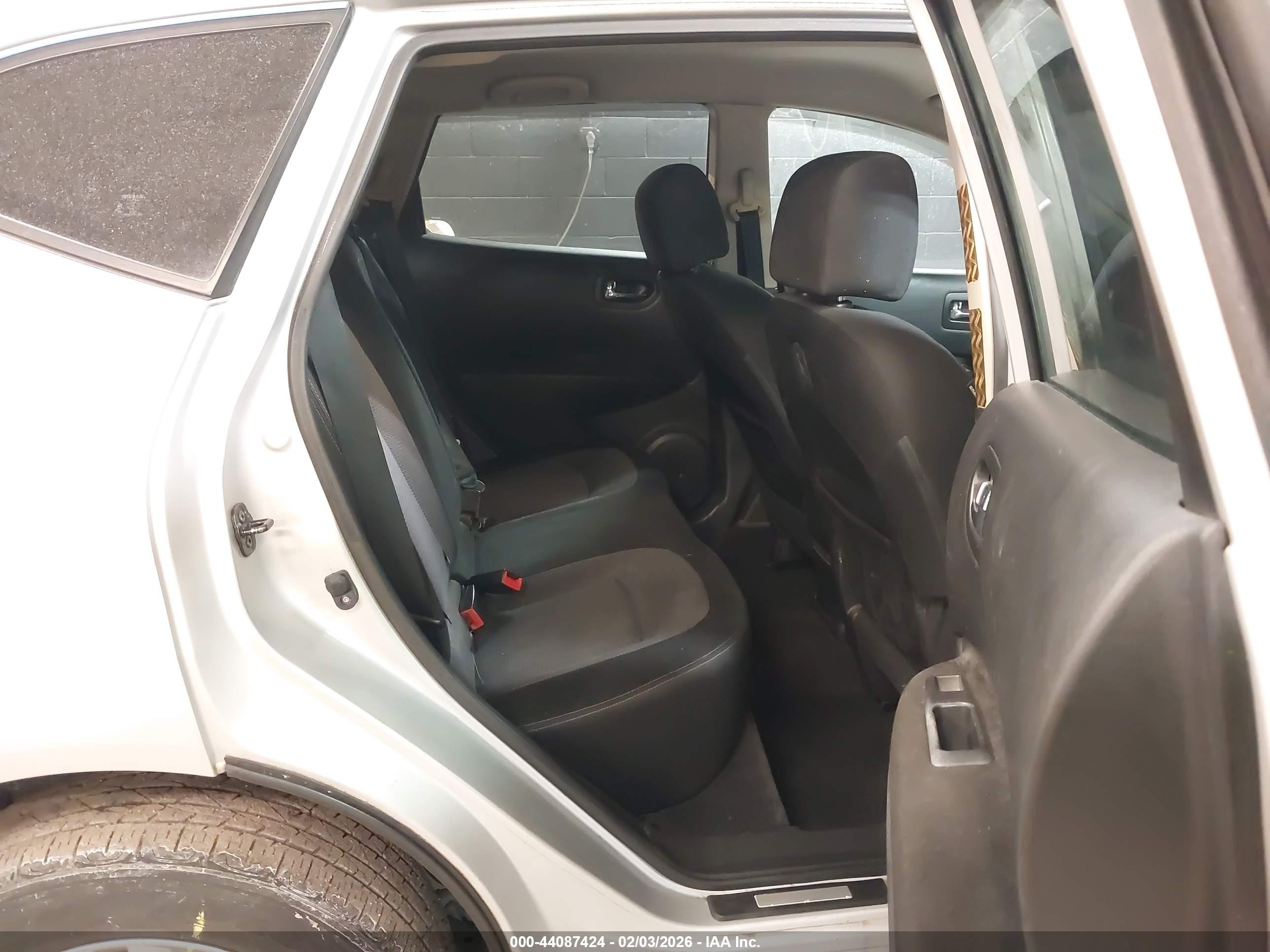 2013 Nissan Rogue Sv Серебряный vin: JN8AS5MV7DW646628