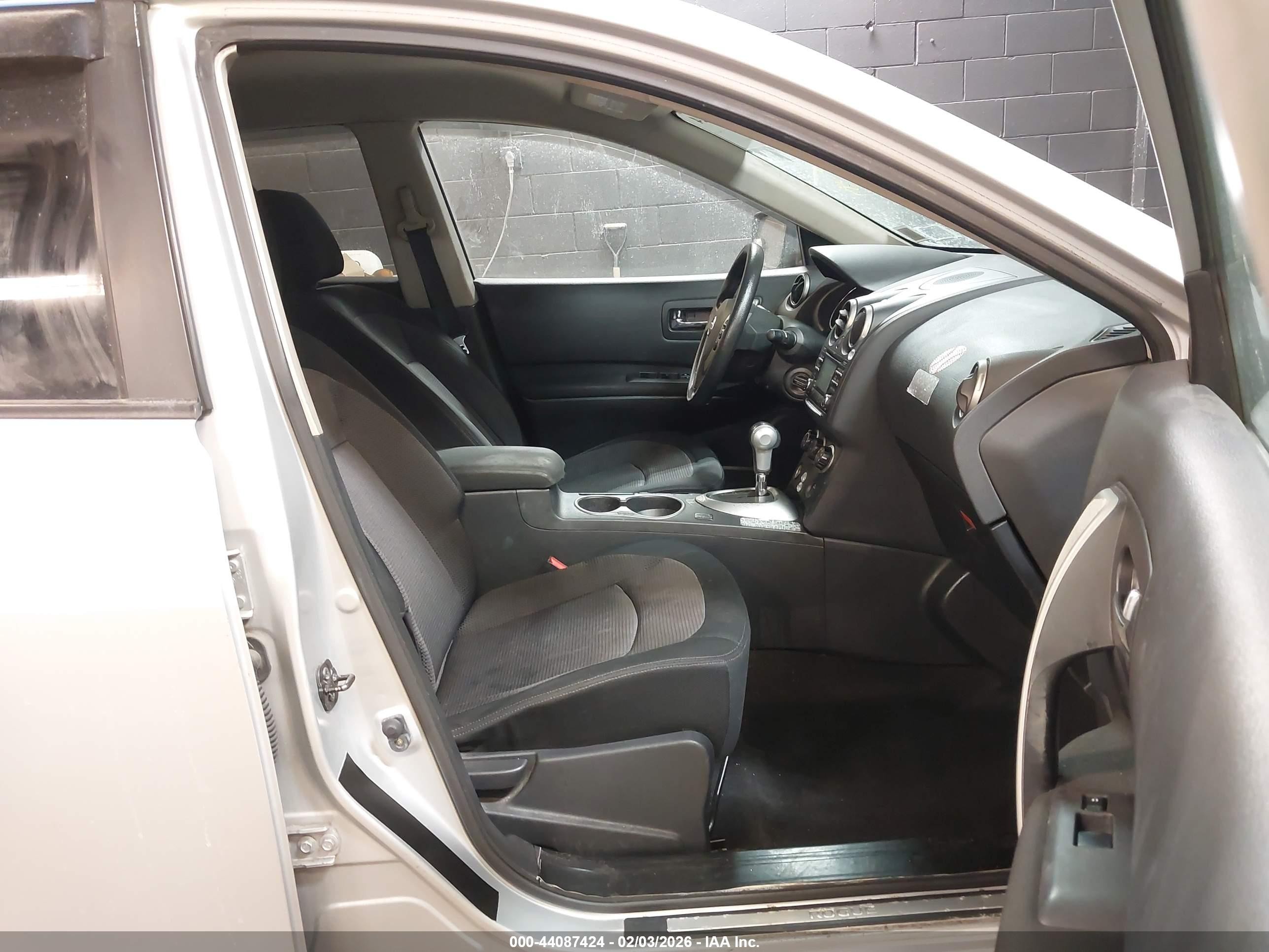 2013 Nissan Rogue Sv Серебряный vin: JN8AS5MV7DW646628