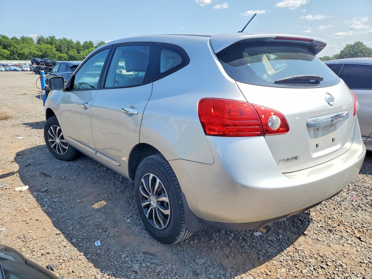 2013 Nissan Rogue S Silver vin: JN8AS5MV7DW665440