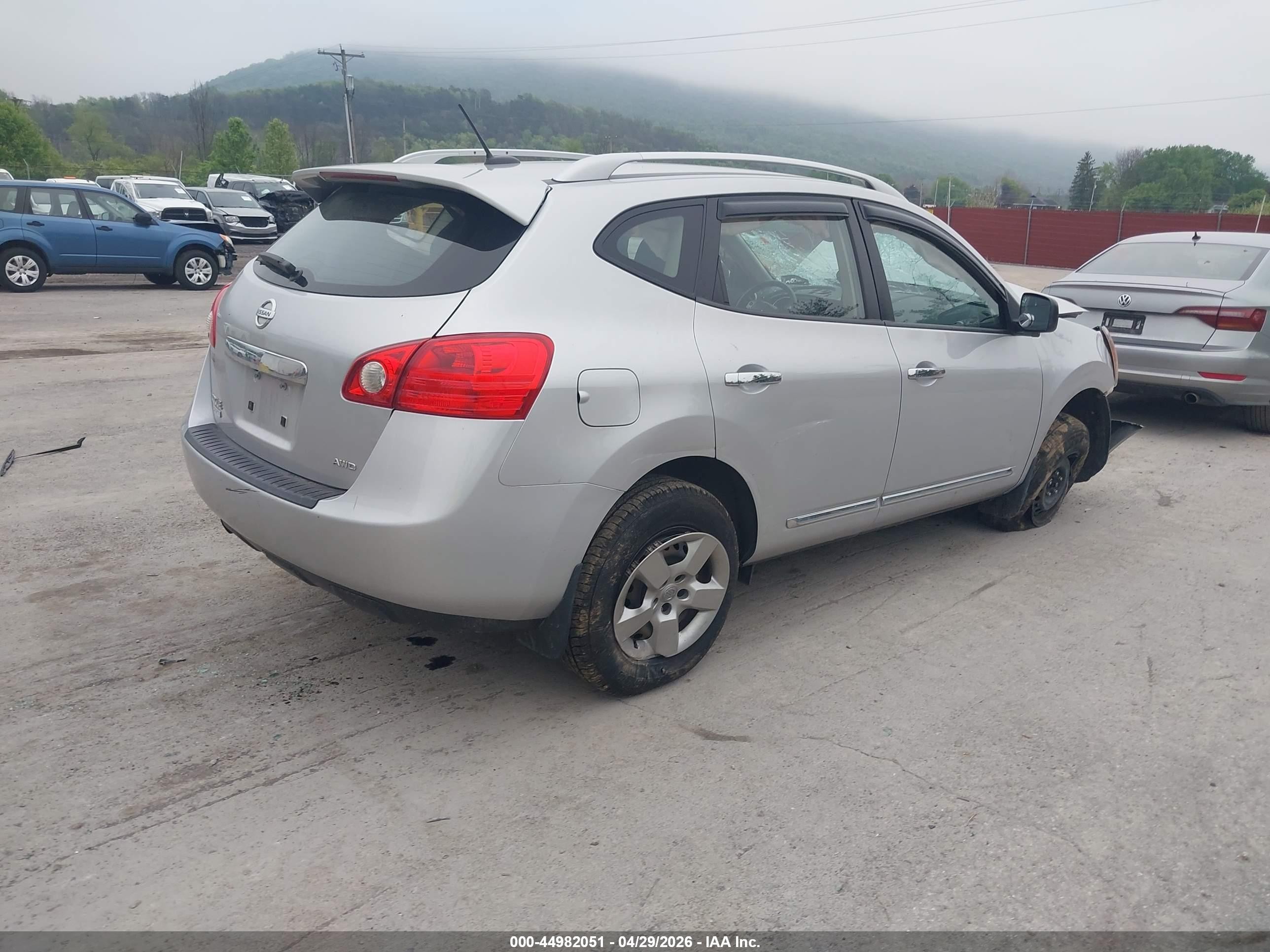 2014 Nissan Rogue Select S Silver vin: JN8AS5MV7EW719109