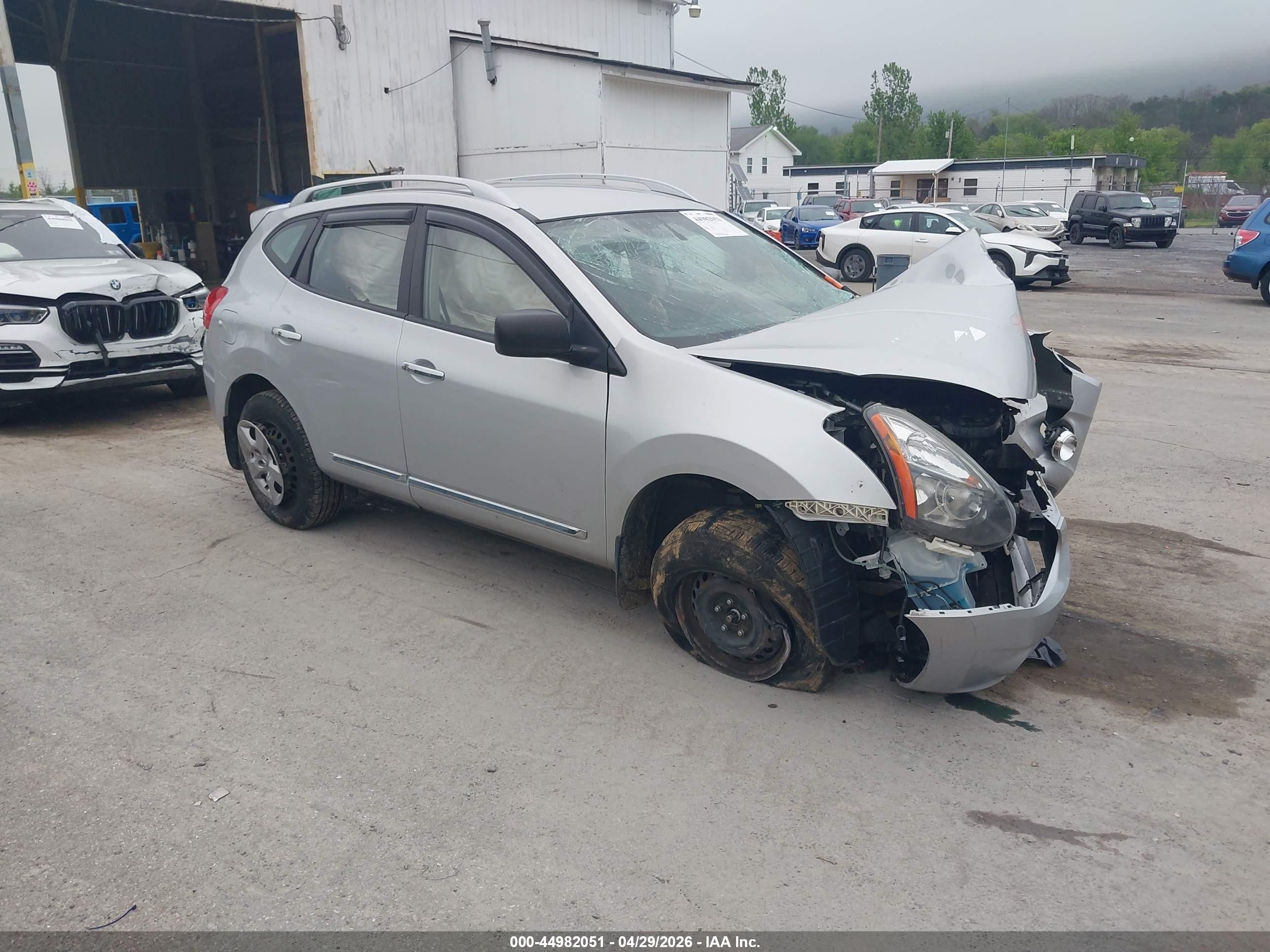 2014 Nissan Rogue Select S Silver vin: JN8AS5MV7EW719109