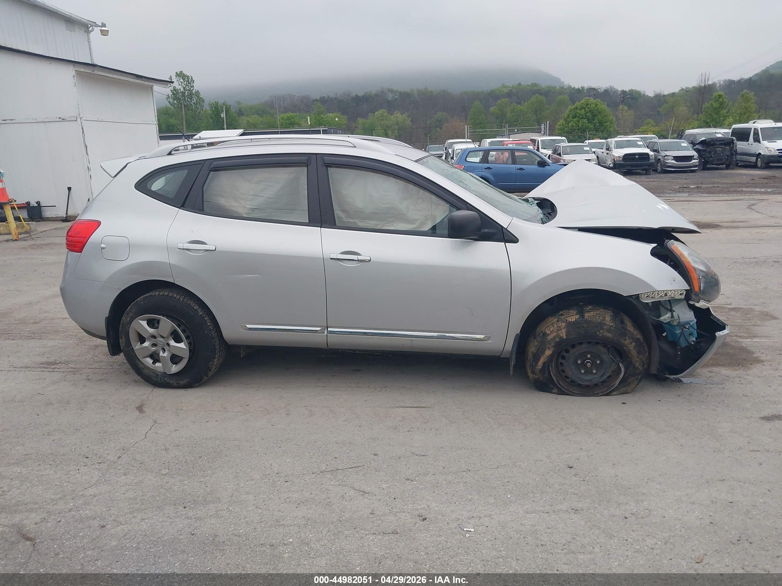 2014 Nissan Rogue Select S Silver vin: JN8AS5MV7EW719109