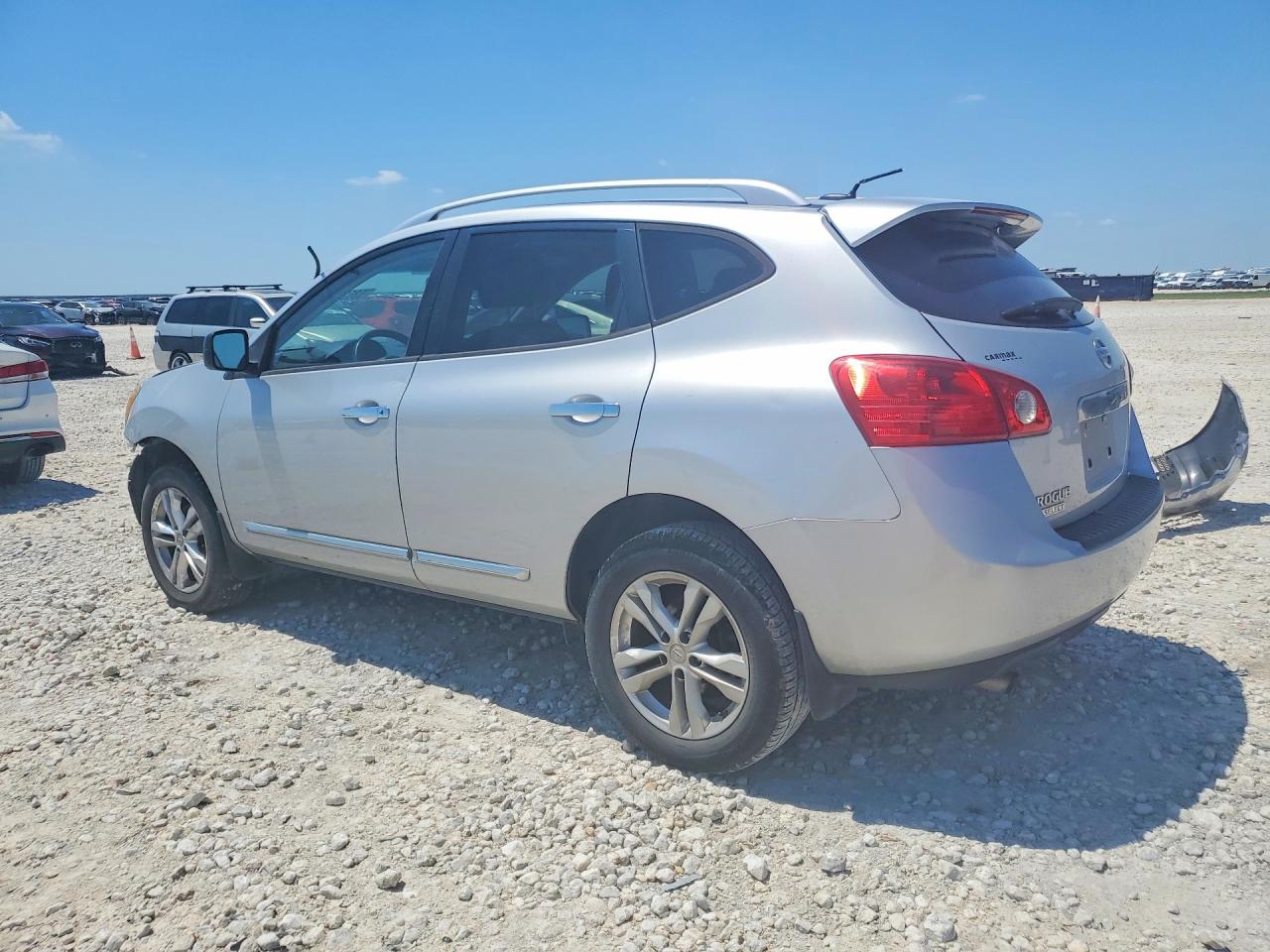 2015 Nissan Rogue Select S Silver vin: JN8AS5MV7FW760826