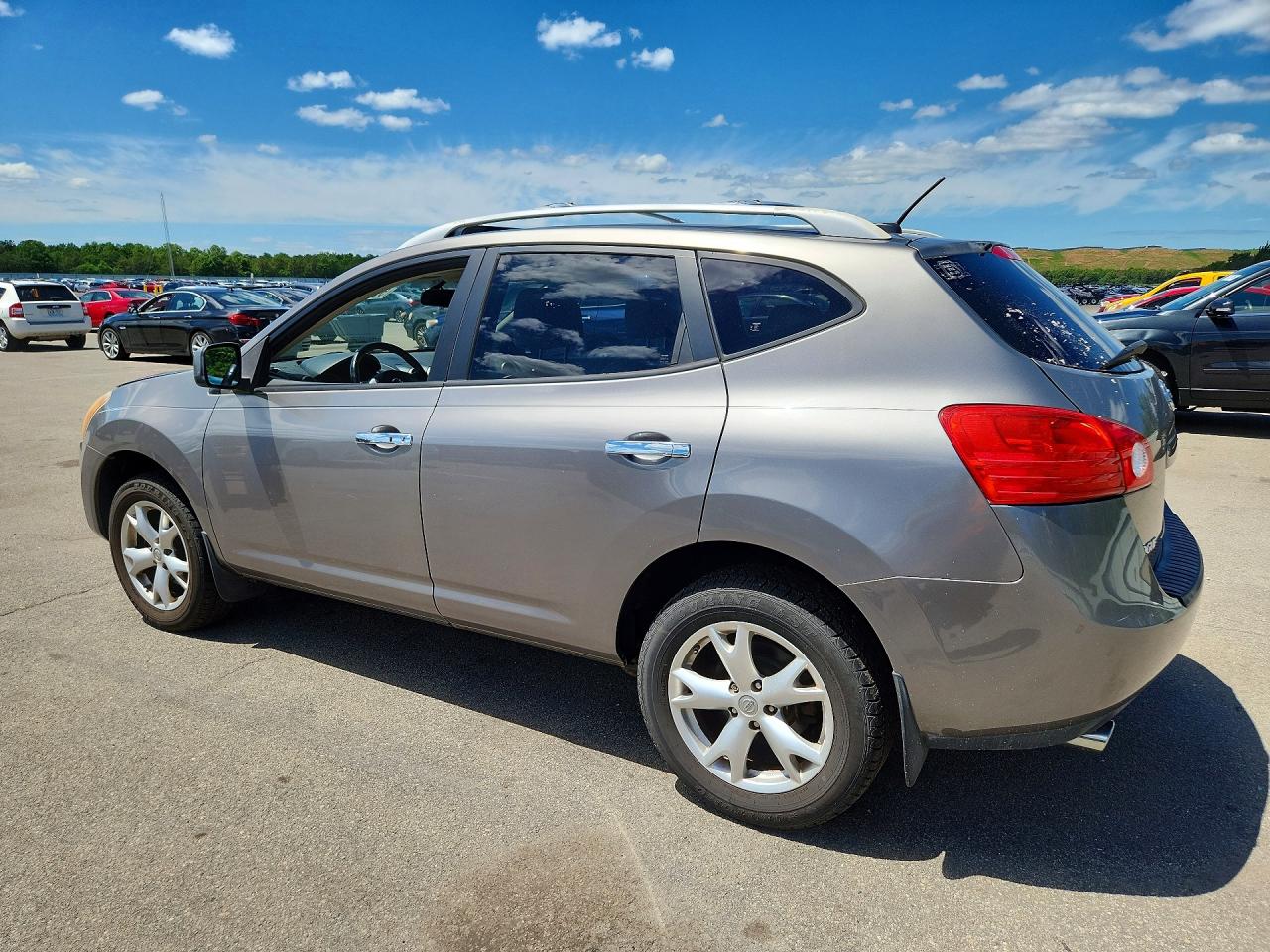 2010 Nissan Rogue S Silver vin: JN8AS5MV8AW112923
