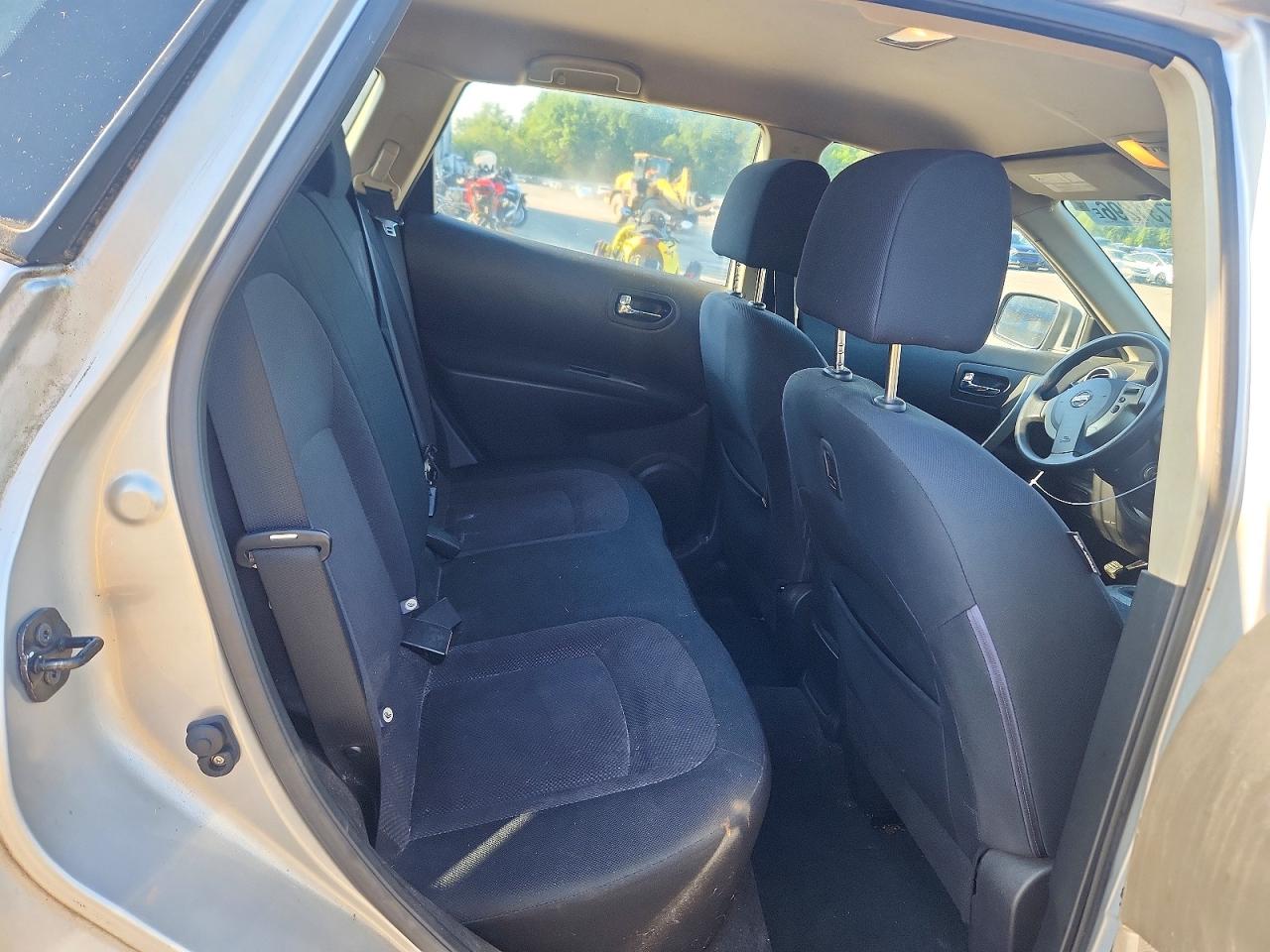 2011 Nissan Rogue S Silver vin: JN8AS5MV8BW663869