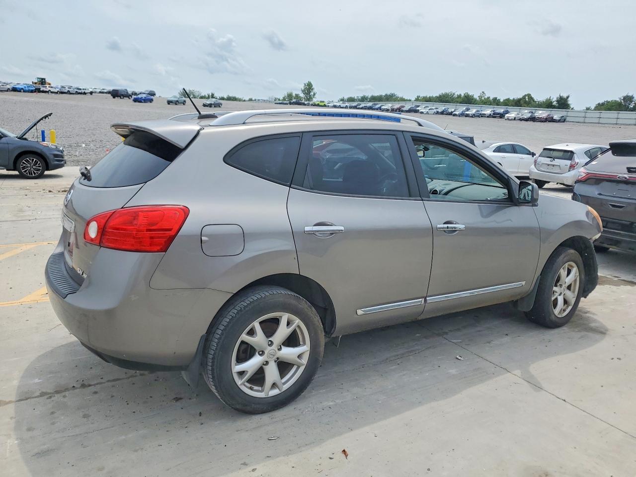 2011 Nissan Rogue S Silver vin: JN8AS5MV8BW686438