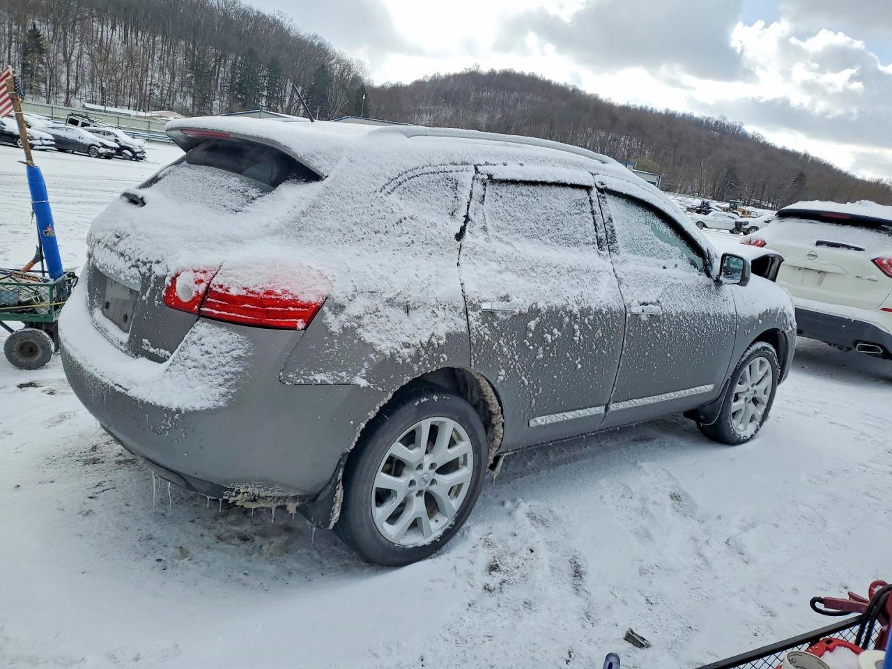 2012 Nissan Rogue S Silver vin: JN8AS5MV8CW392720