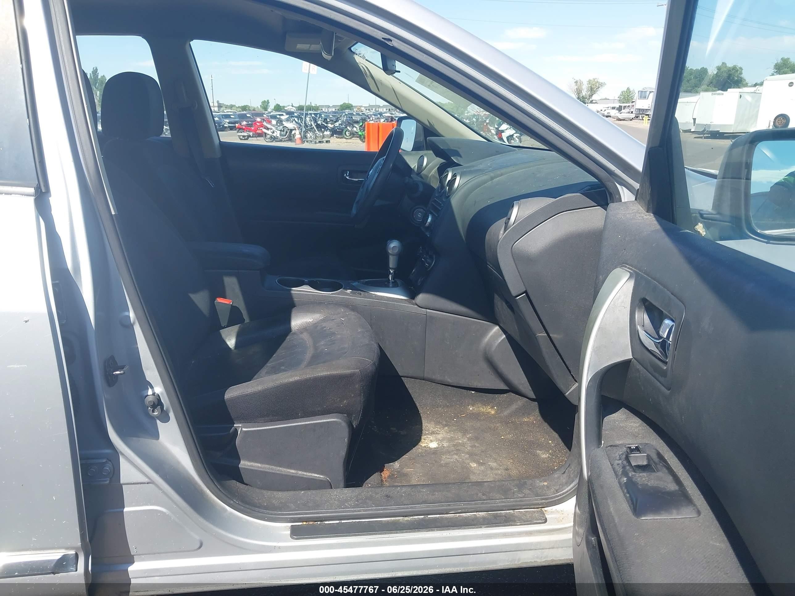 2013 Nissan Rogue S Silver vin: JN8AS5MV8DW638358