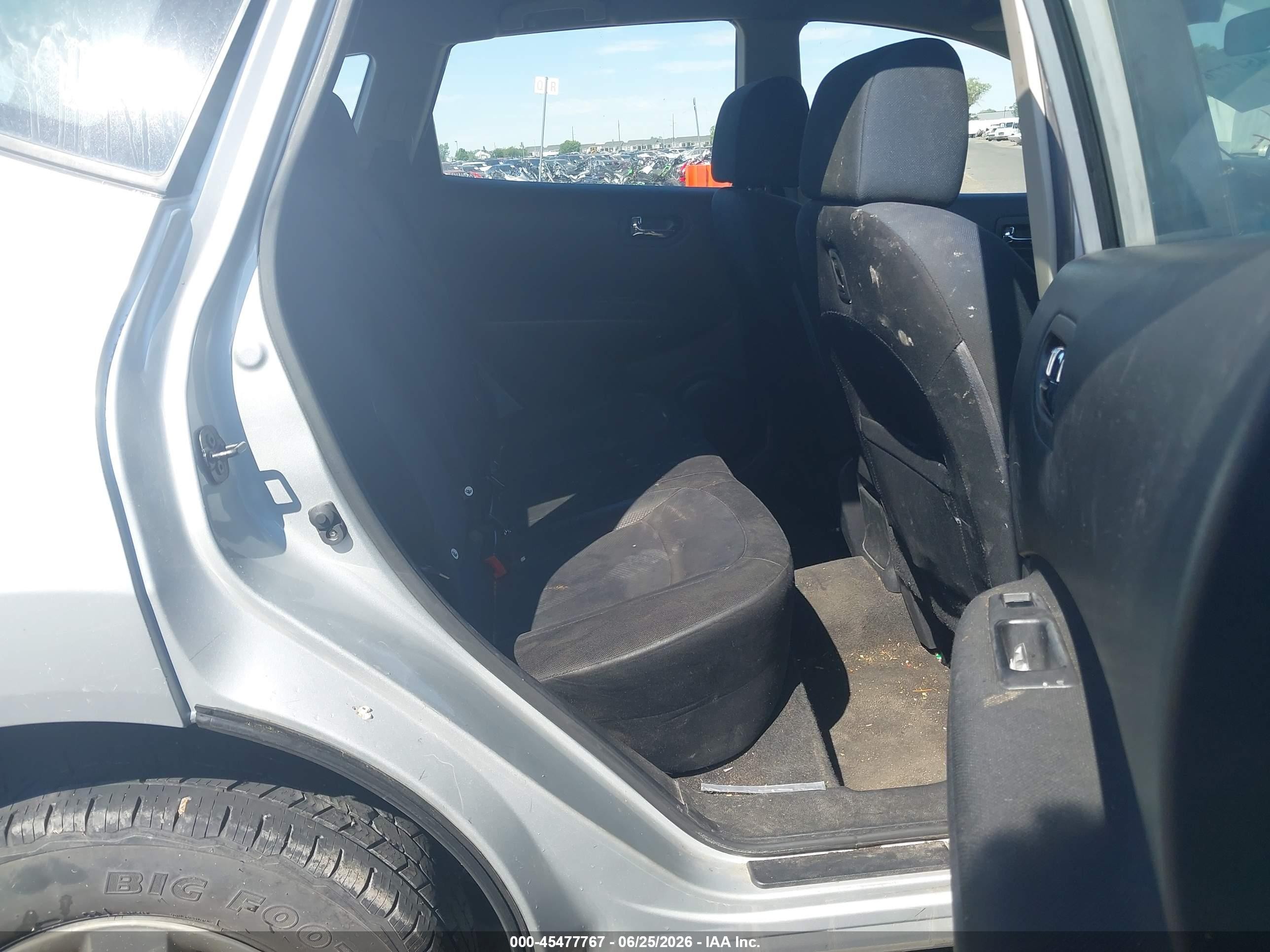 2013 Nissan Rogue S Silver vin: JN8AS5MV8DW638358