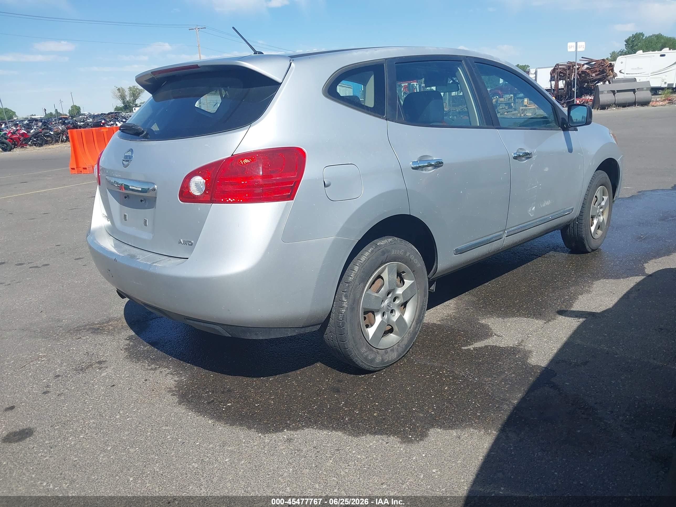 2013 Nissan Rogue S Silver vin: JN8AS5MV8DW638358