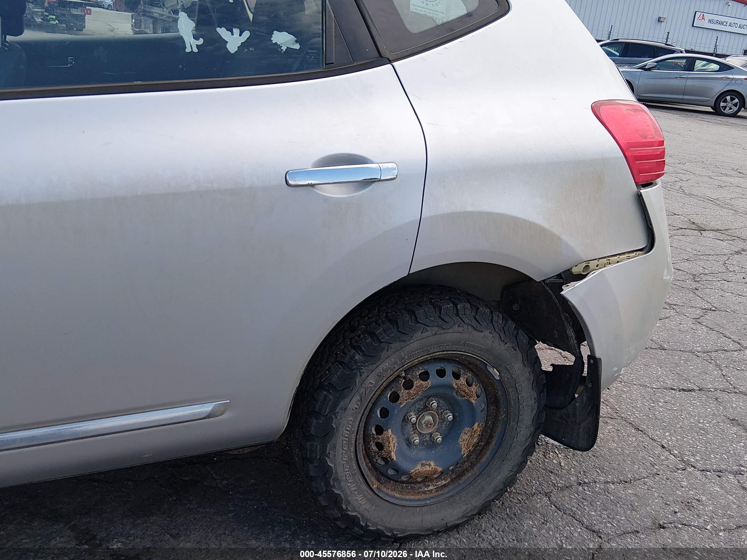 2014 Nissan Rogue Select S Серебряный vin: JN8AS5MV8EW712802