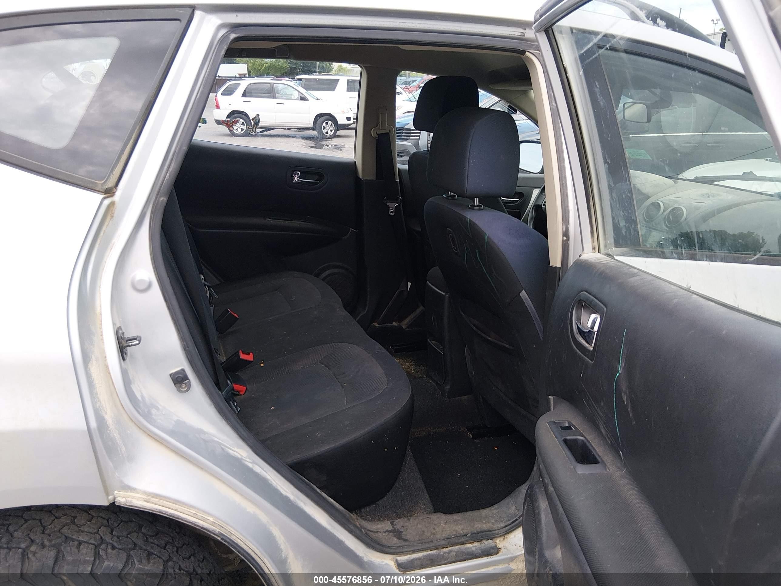 2014 Nissan Rogue Select S Серебряный vin: JN8AS5MV8EW712802