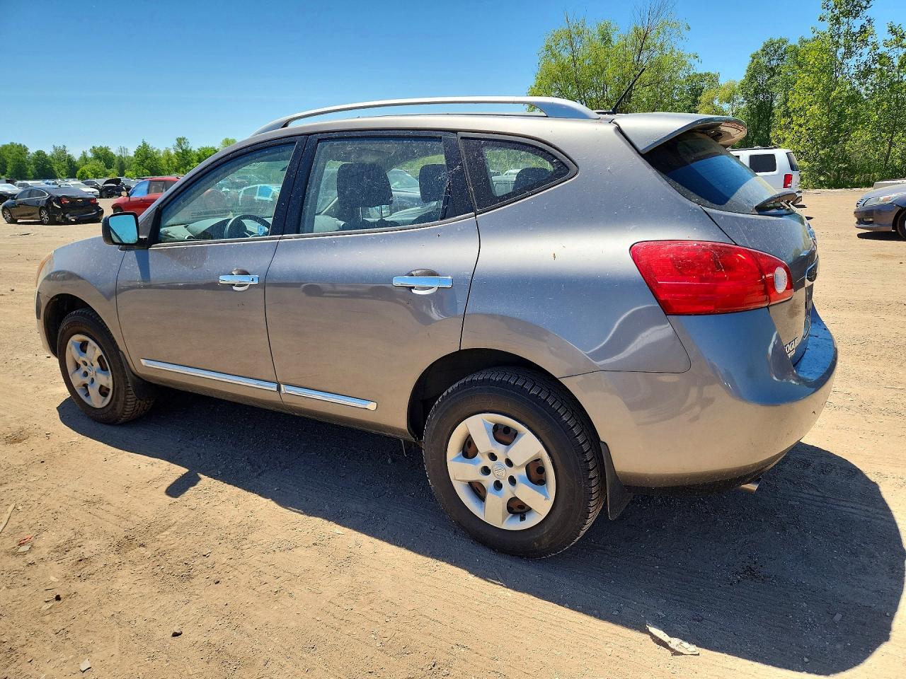 2015 Nissan Rogue Select S Silver vin: JN8AS5MV8FW768983