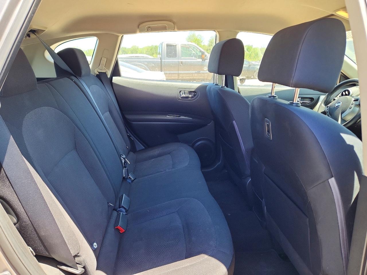 2015 Nissan Rogue Select S Silver vin: JN8AS5MV8FW768983