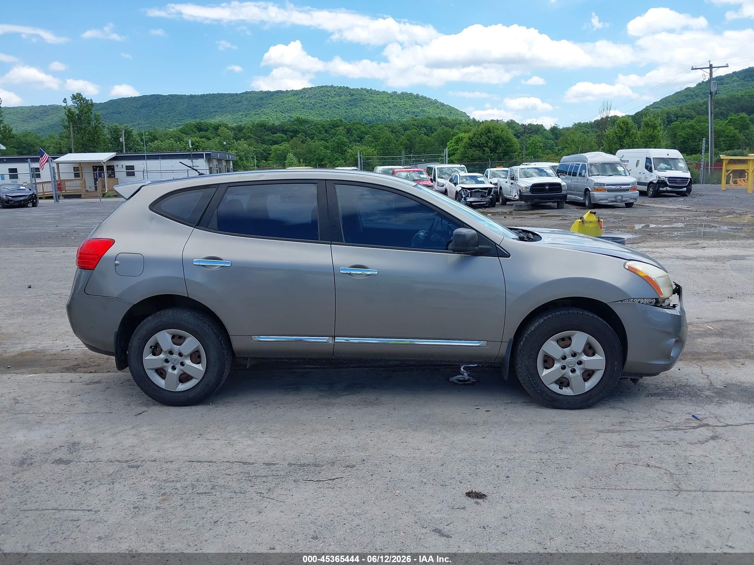 2013 Nissan Rogue S Silver vin: JN8AS5MV9DW134840