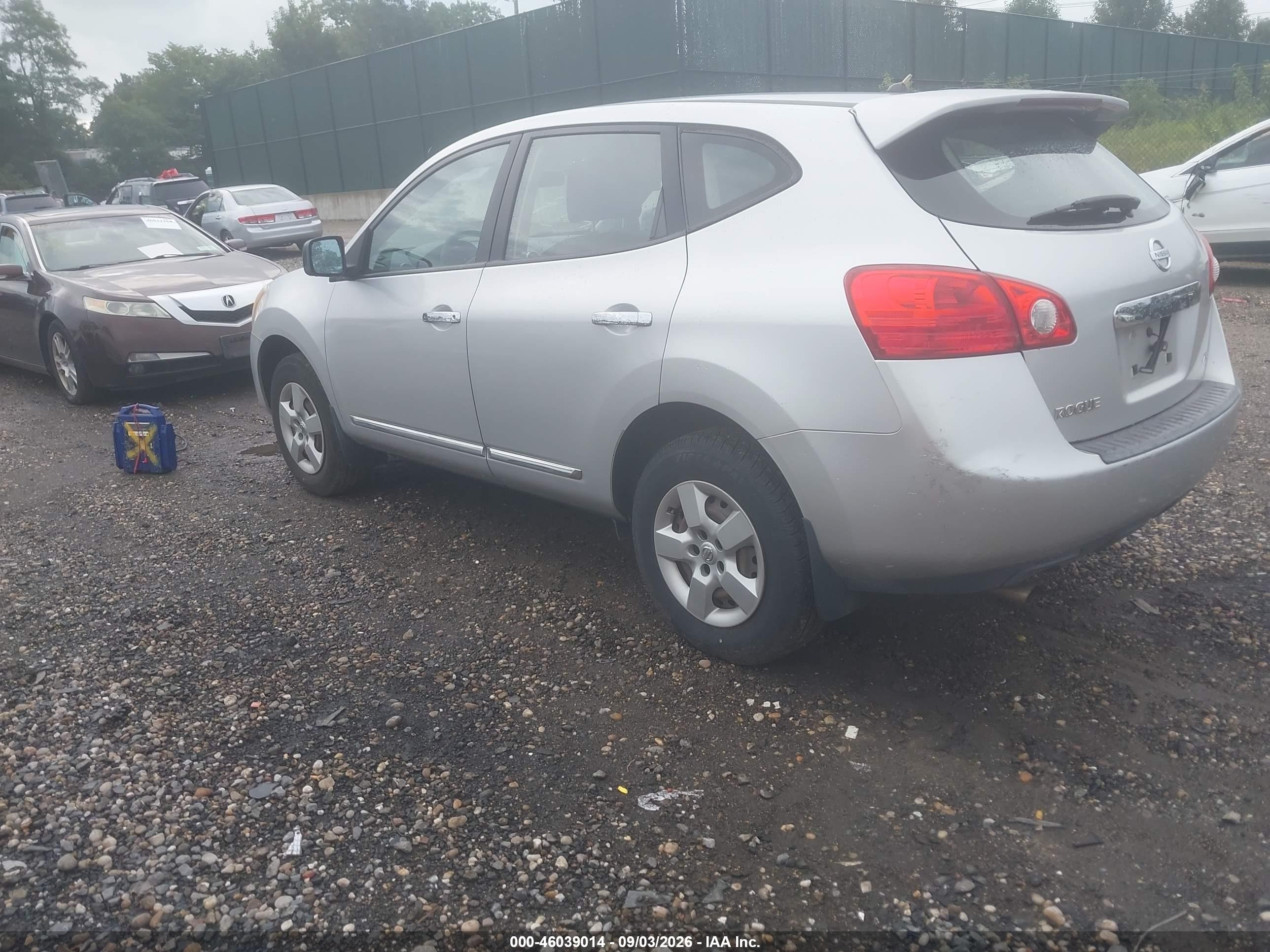 2011 Nissan Rogue S Silver vin: JN8AS5MVXBW661430