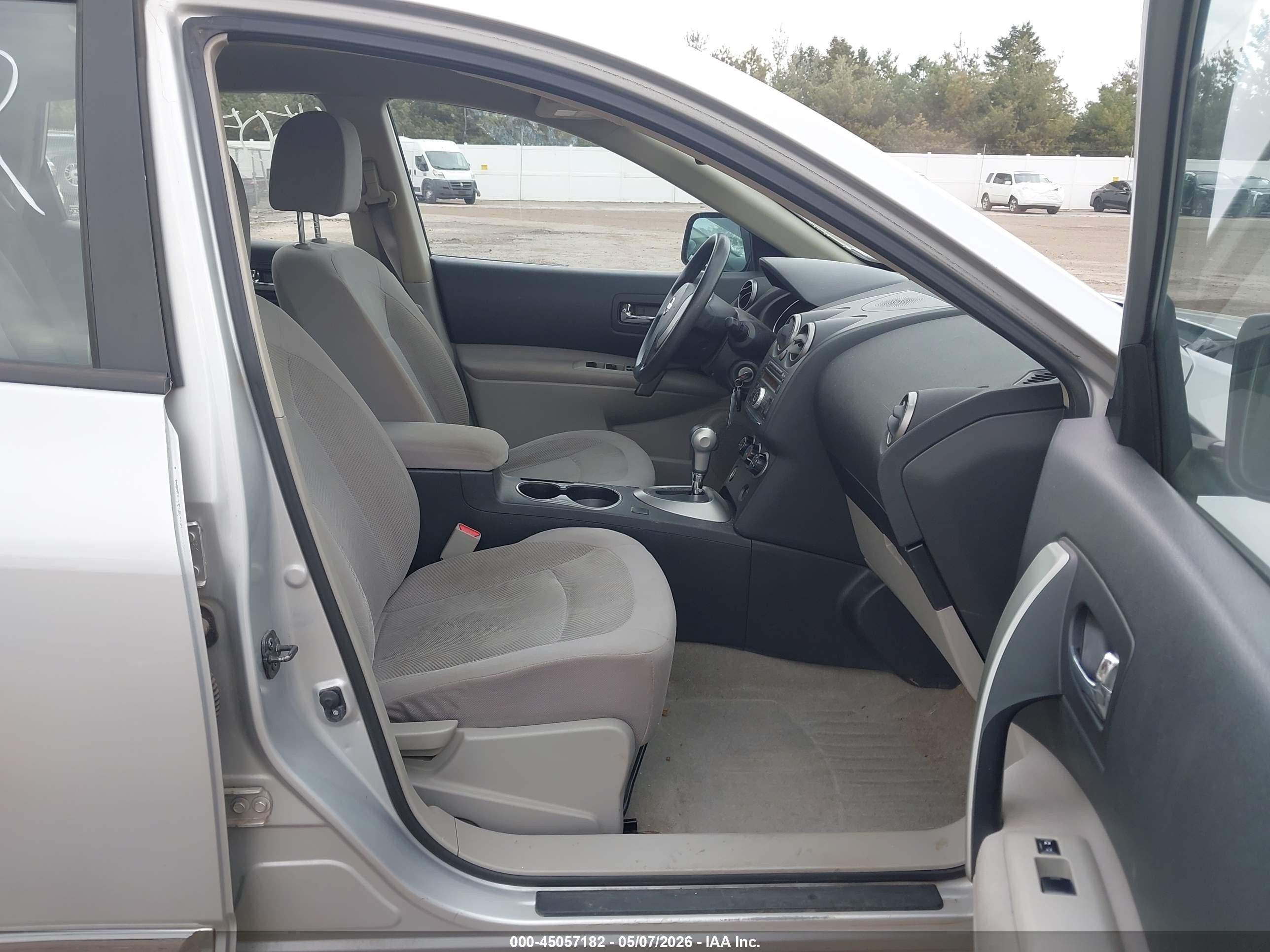 2014 Nissan Rogue Select S Silver vin: JN8AS5MVXEW700456