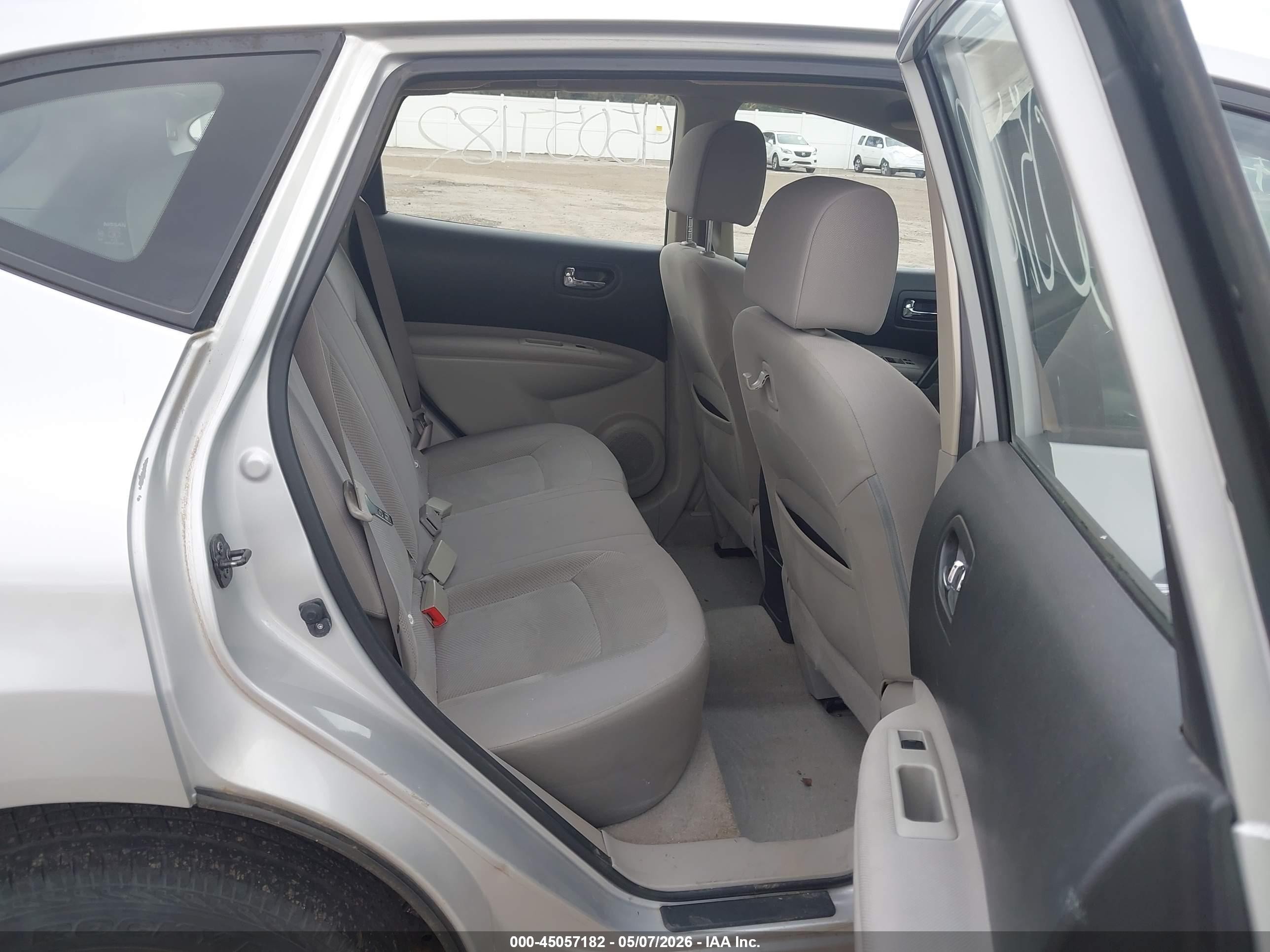 2014 Nissan Rogue Select S Silver vin: JN8AS5MVXEW700456