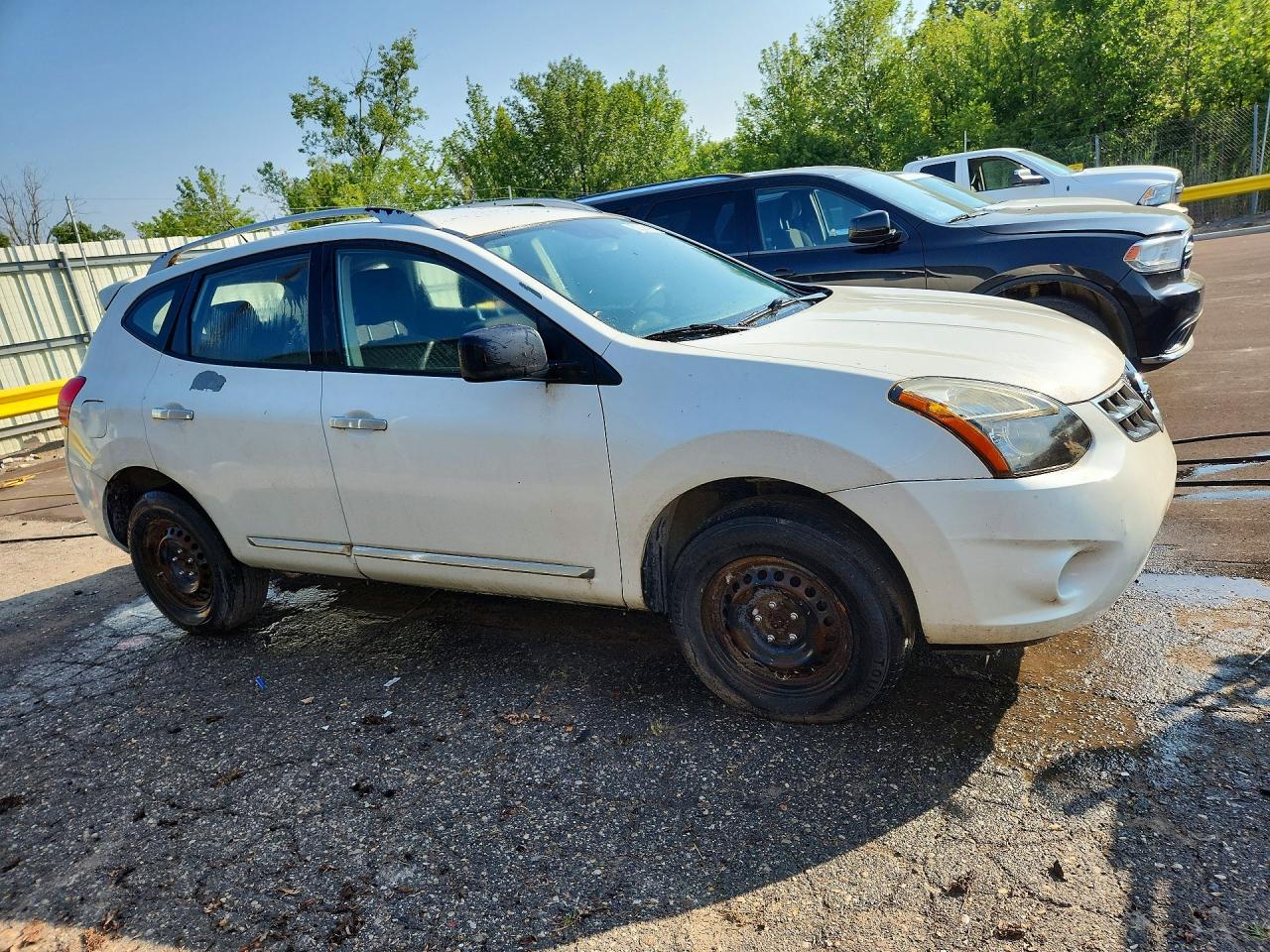 2014 Nissan Rogue Select S White vin: JN8AS5MVXEW711599