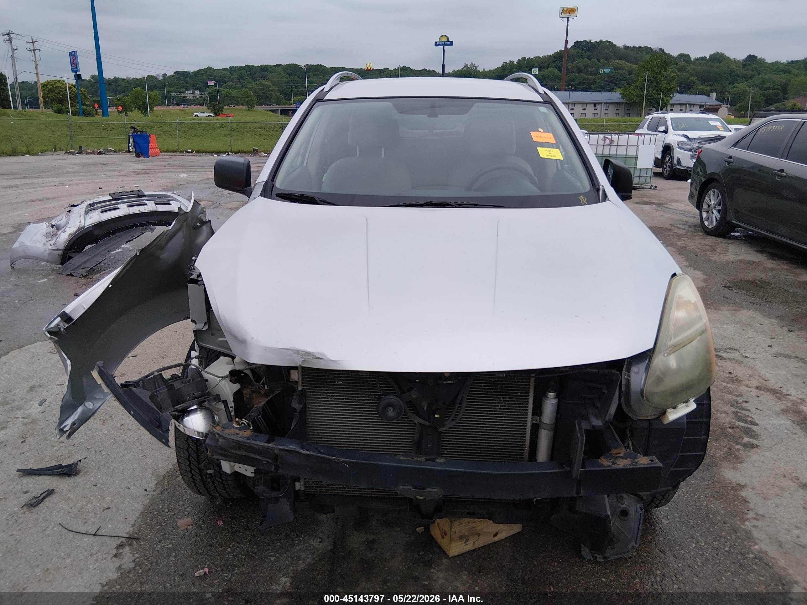 2015 Nissan Rogue Select S Silver vin: JN8AS5MVXFW256402