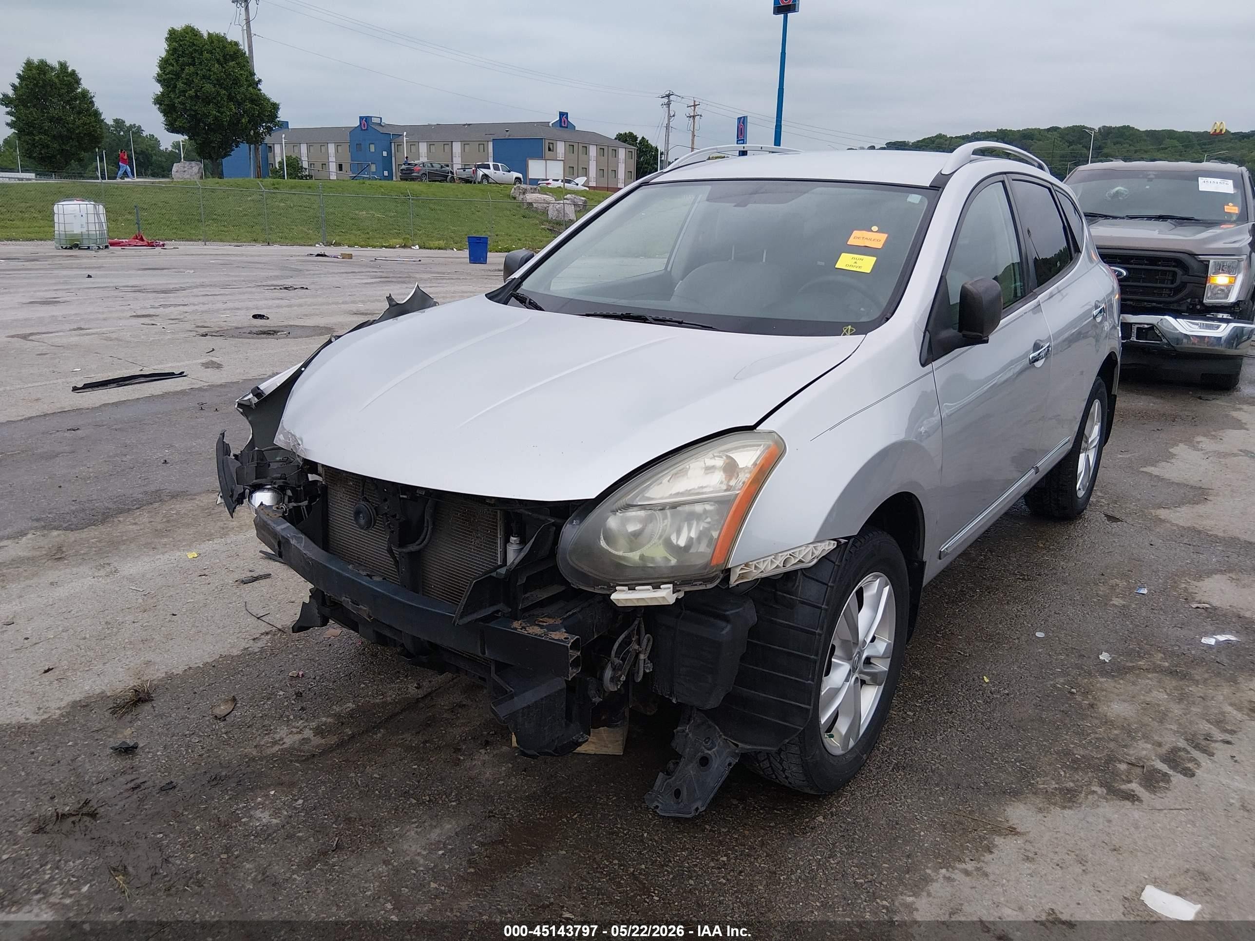 2015 Nissan Rogue Select S Silver vin: JN8AS5MVXFW256402