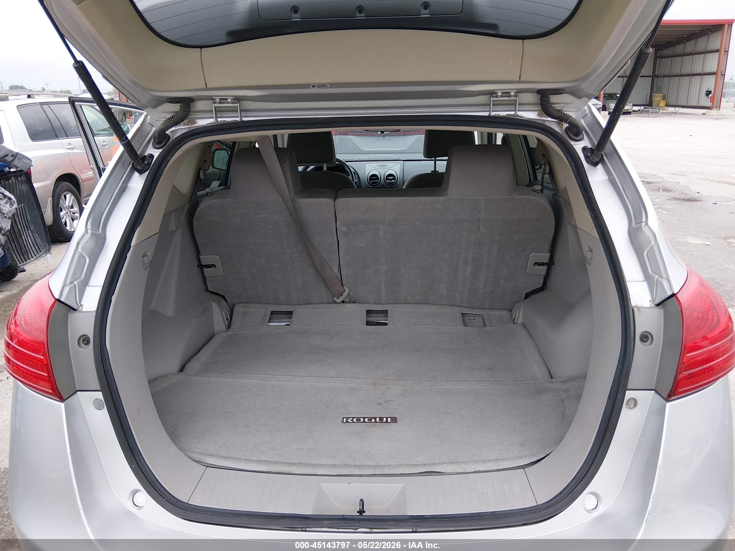 2015 Nissan Rogue Select S Silver vin: JN8AS5MVXFW256402