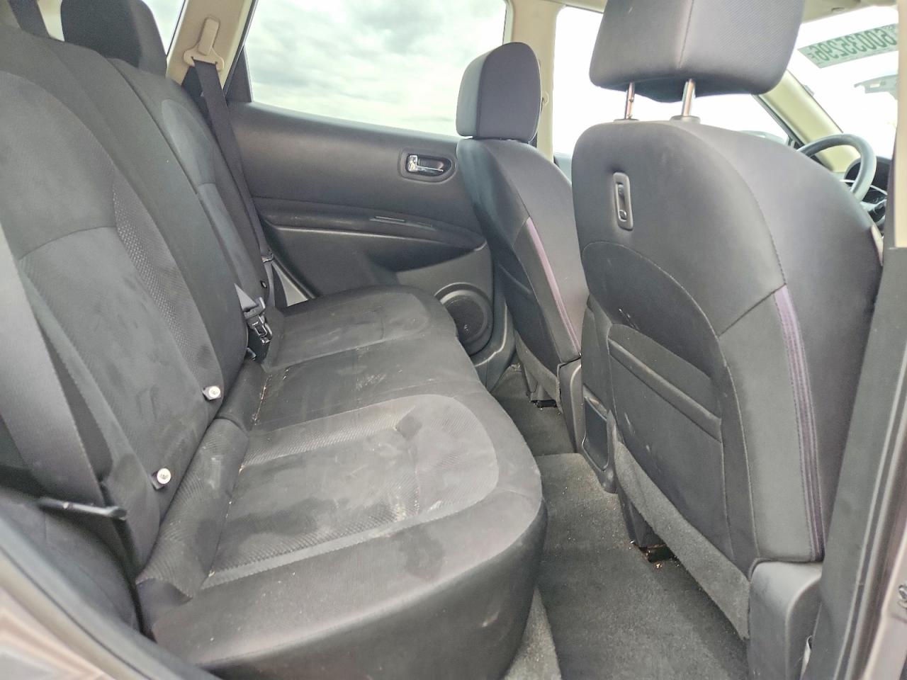 2015 Nissan Rogue Select S Silver vin: JN8AS5MVXFW261891