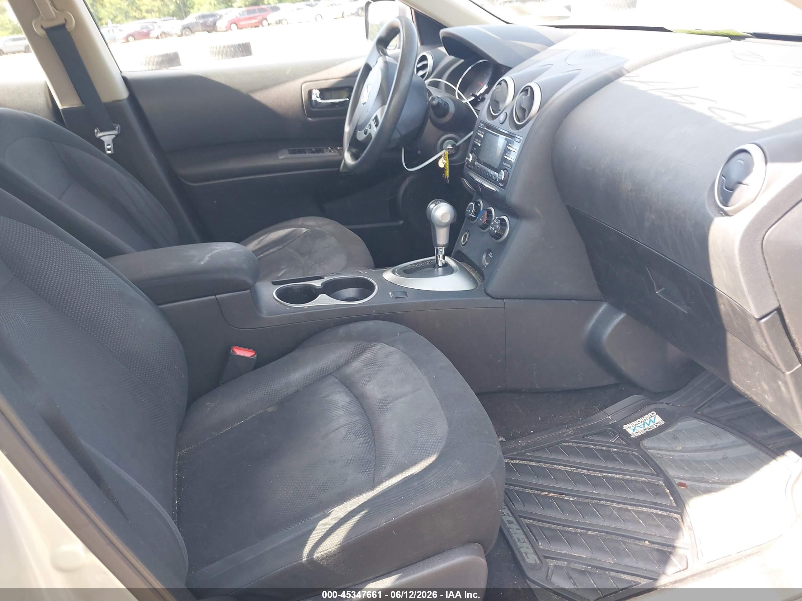 2015 Nissan Rogue Select S Серебряный vin: JN8AS5MVXFW753823