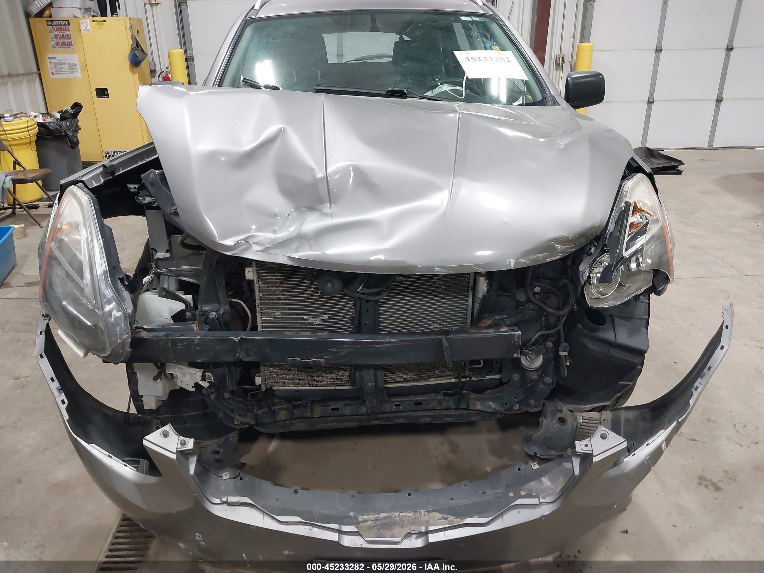 2015 Nissan Rogue Select S Серый vin: JN8AS5MVXFW758262