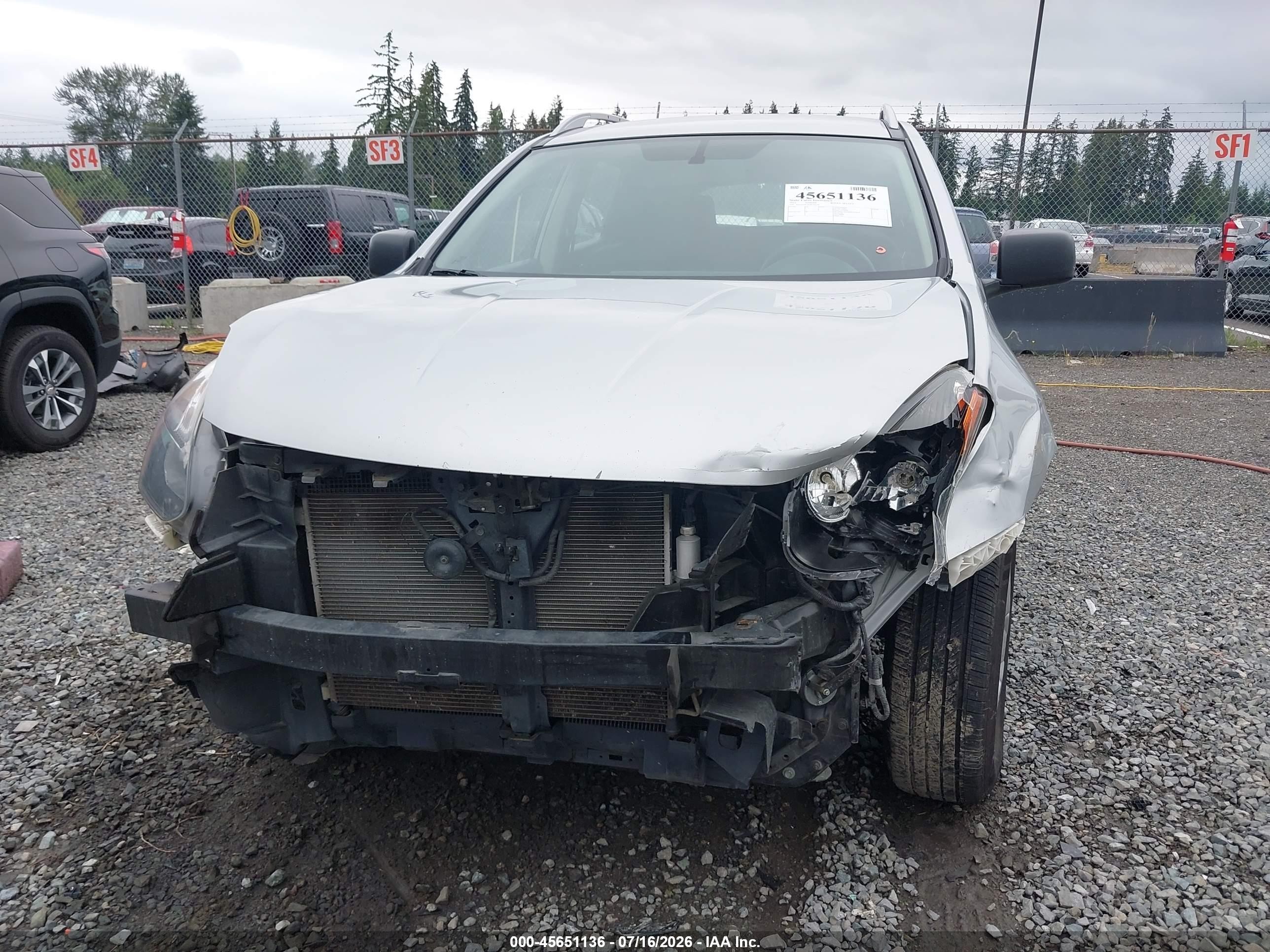 2015 Nissan Rogue Select S Silver vin: JN8AS5MVXFW758374
