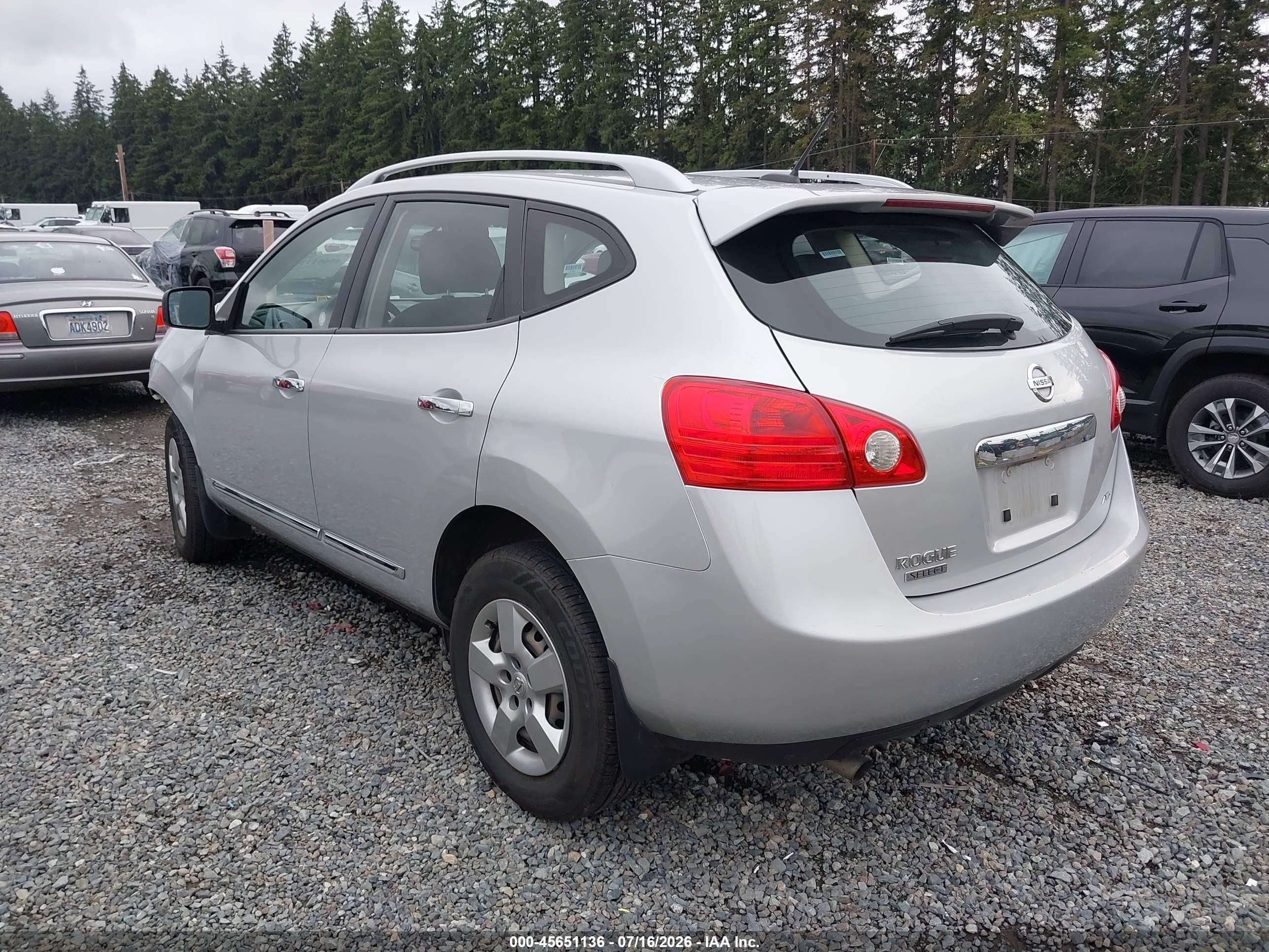 2015 Nissan Rogue Select S Silver vin: JN8AS5MVXFW758374