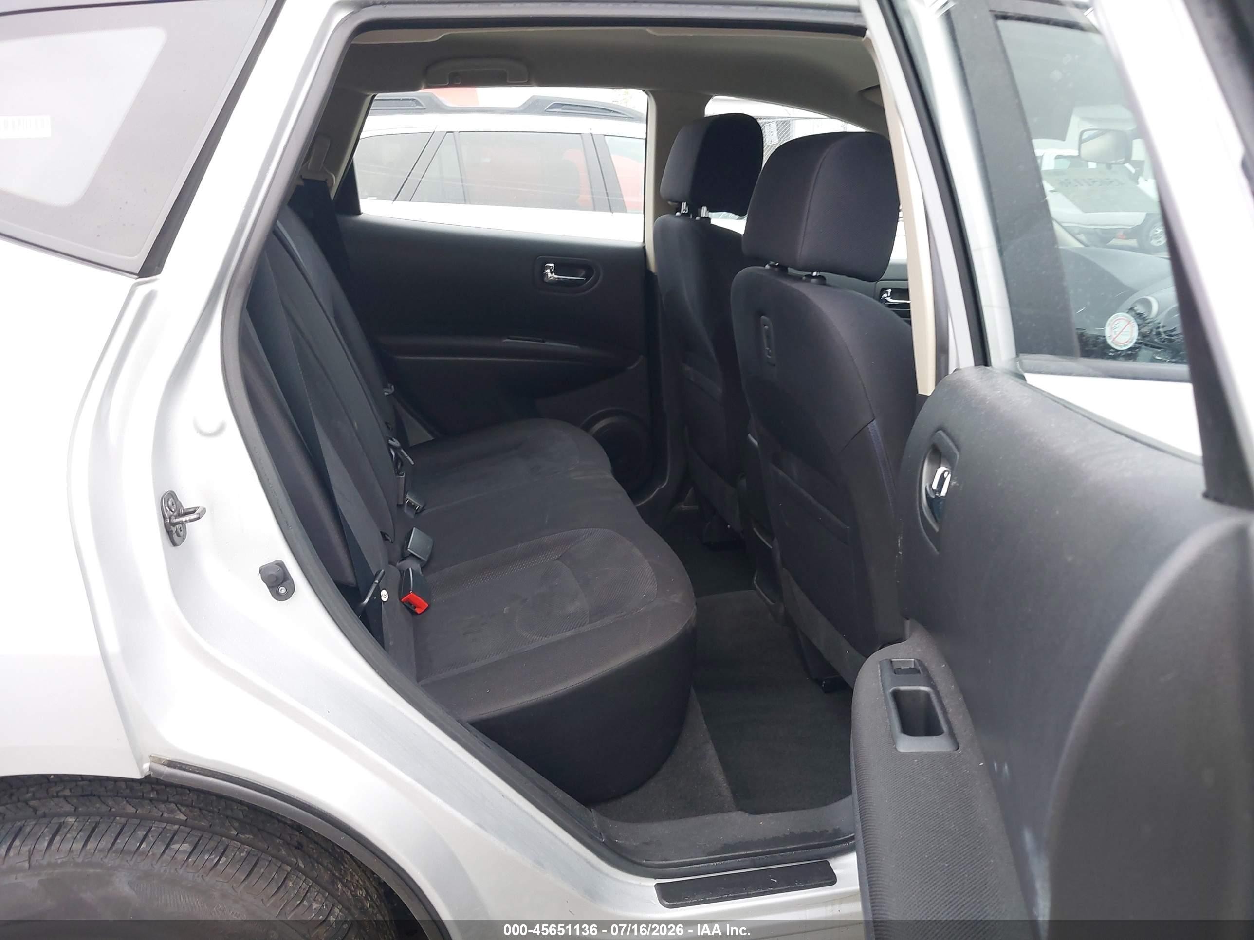 2015 Nissan Rogue Select S Silver vin: JN8AS5MVXFW758374