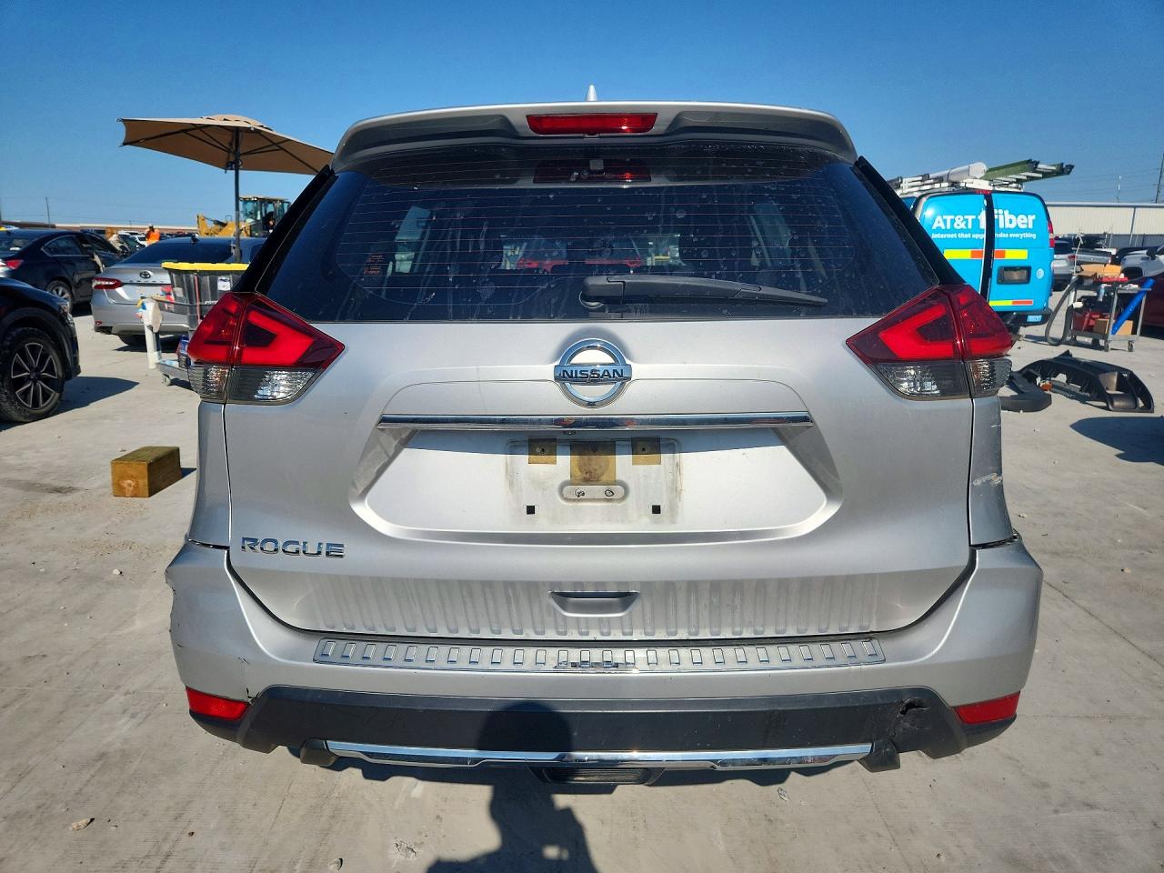 2017 Nissan Rogue S Silver vin: JN8AT2MT0HW386461