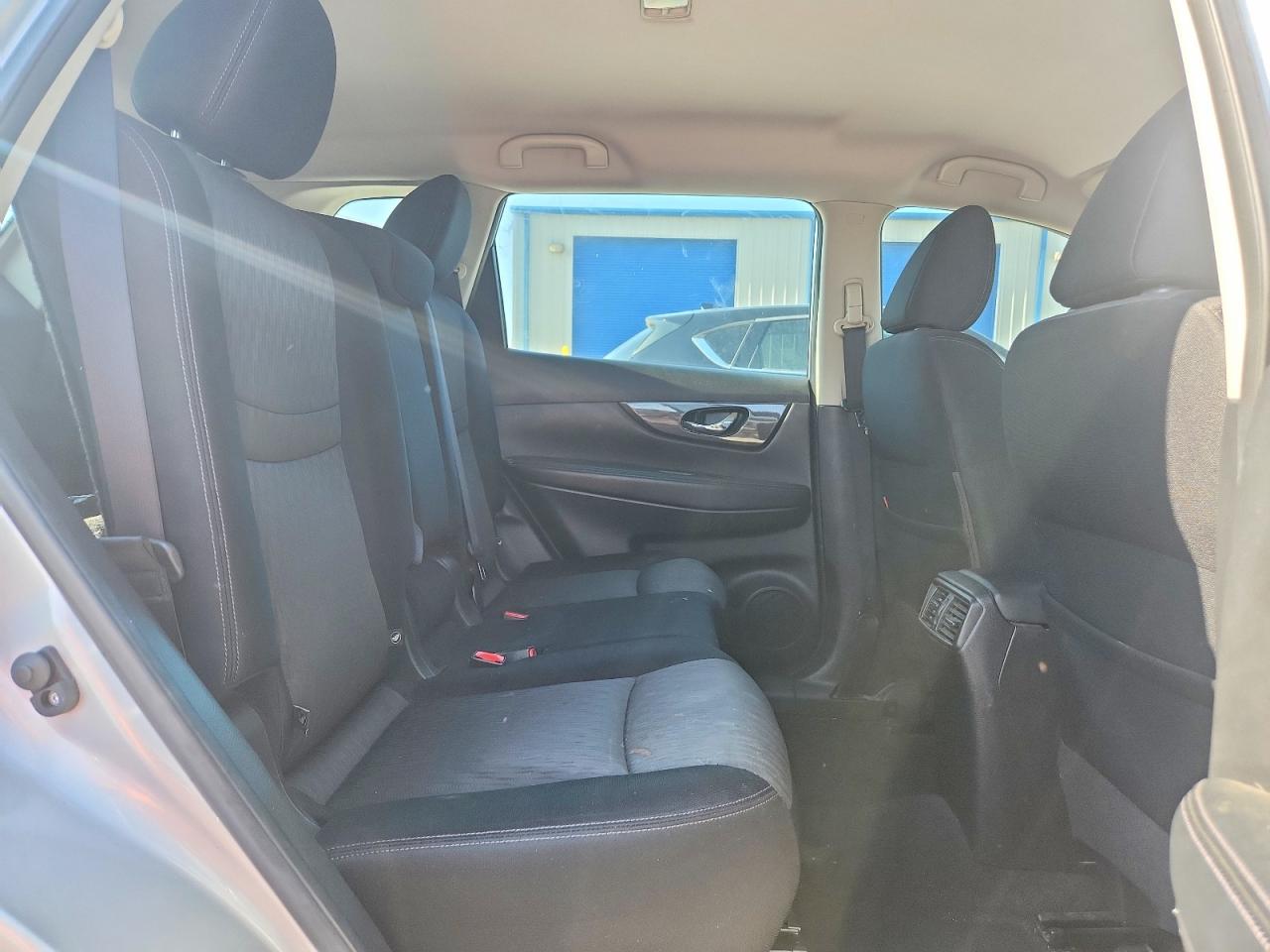 2017 Nissan Rogue S Silver vin: JN8AT2MT0HW386461