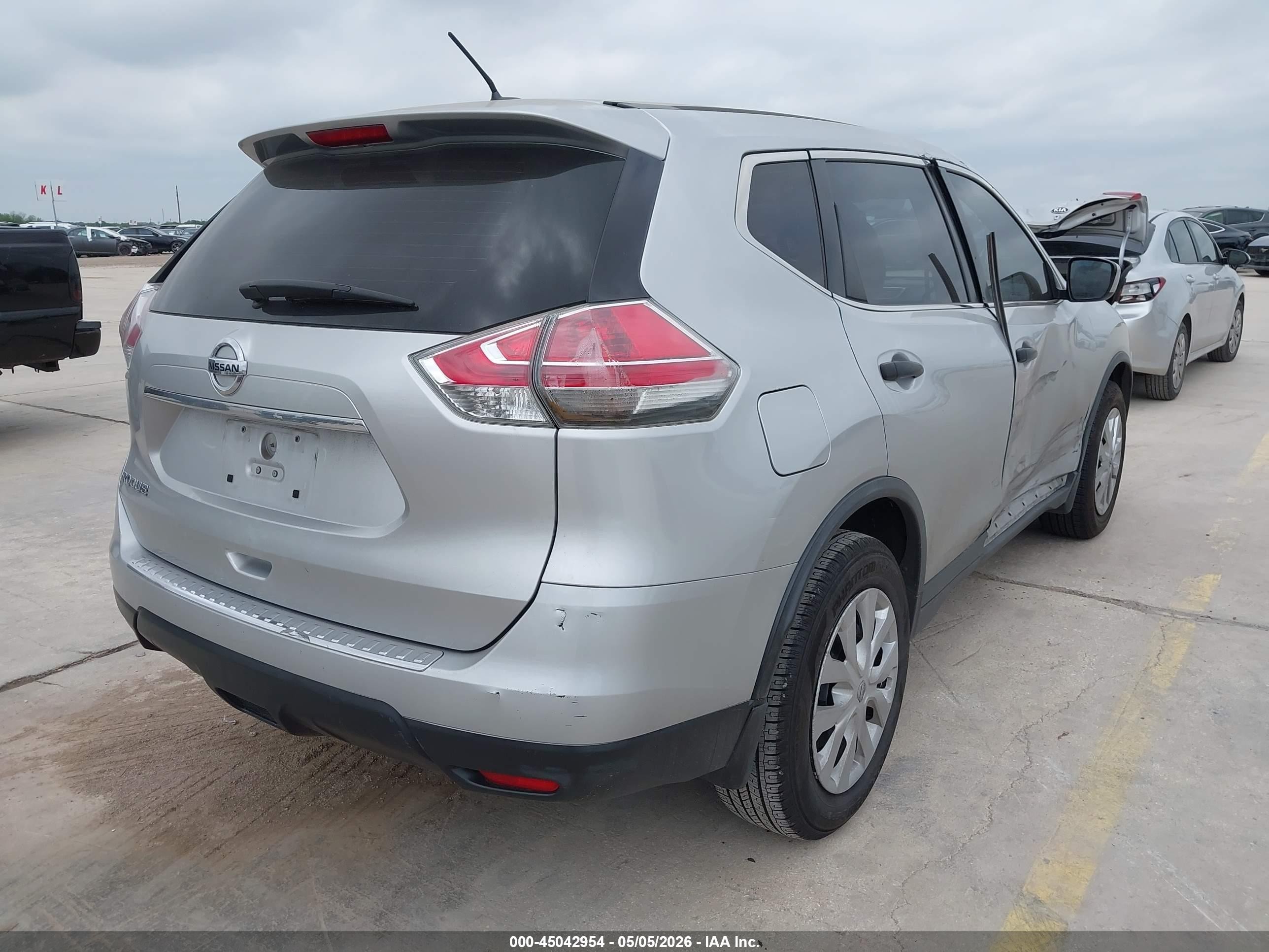 2016 Nissan Rogue S Серебряный vin: JN8AT2MT1GW011483