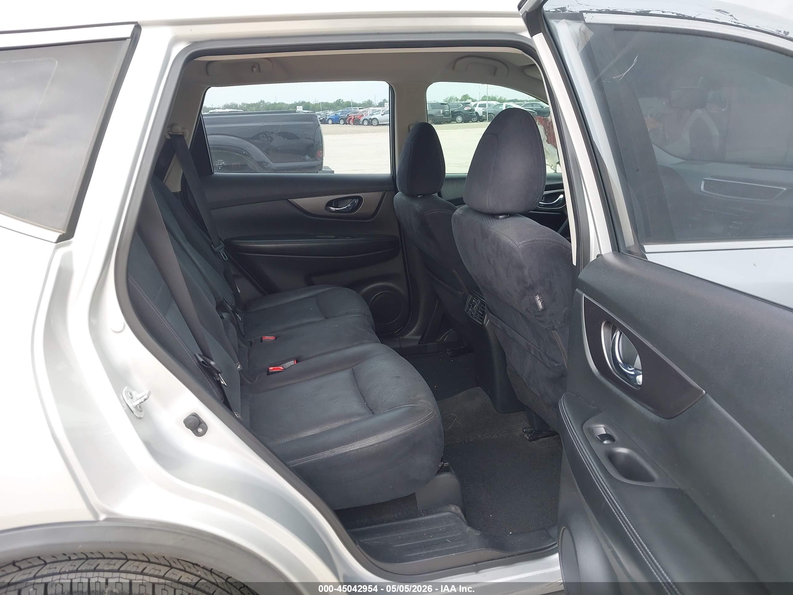 2016 Nissan Rogue S Серебряный vin: JN8AT2MT1GW011483