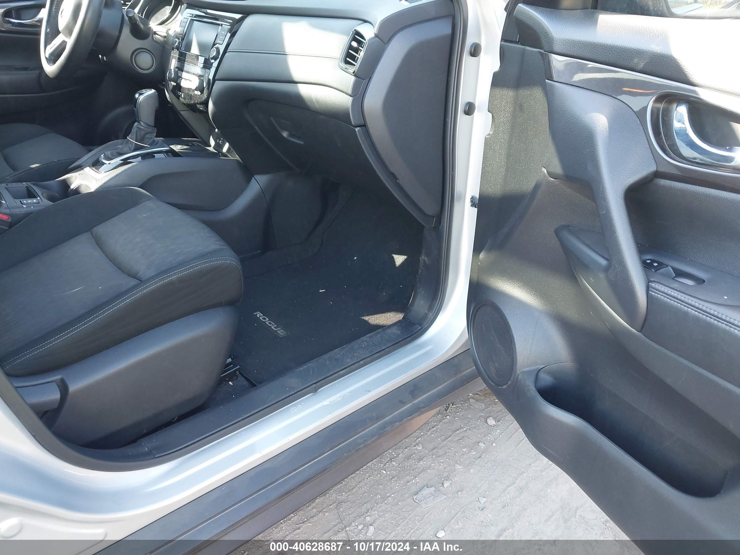 2020 Nissan Rogue Sv Fwd Silver vin: JN8AT2MT1LW001093