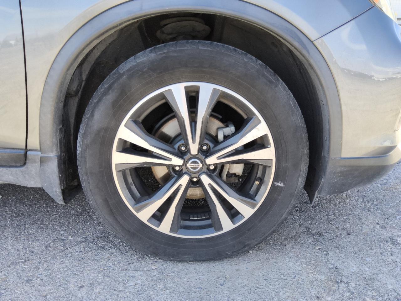 2019 Nissan Rogue Sv Gray vin: JN8AT2MT4KW261602 Damage: Right Front Tire, Worn, Replacement Required