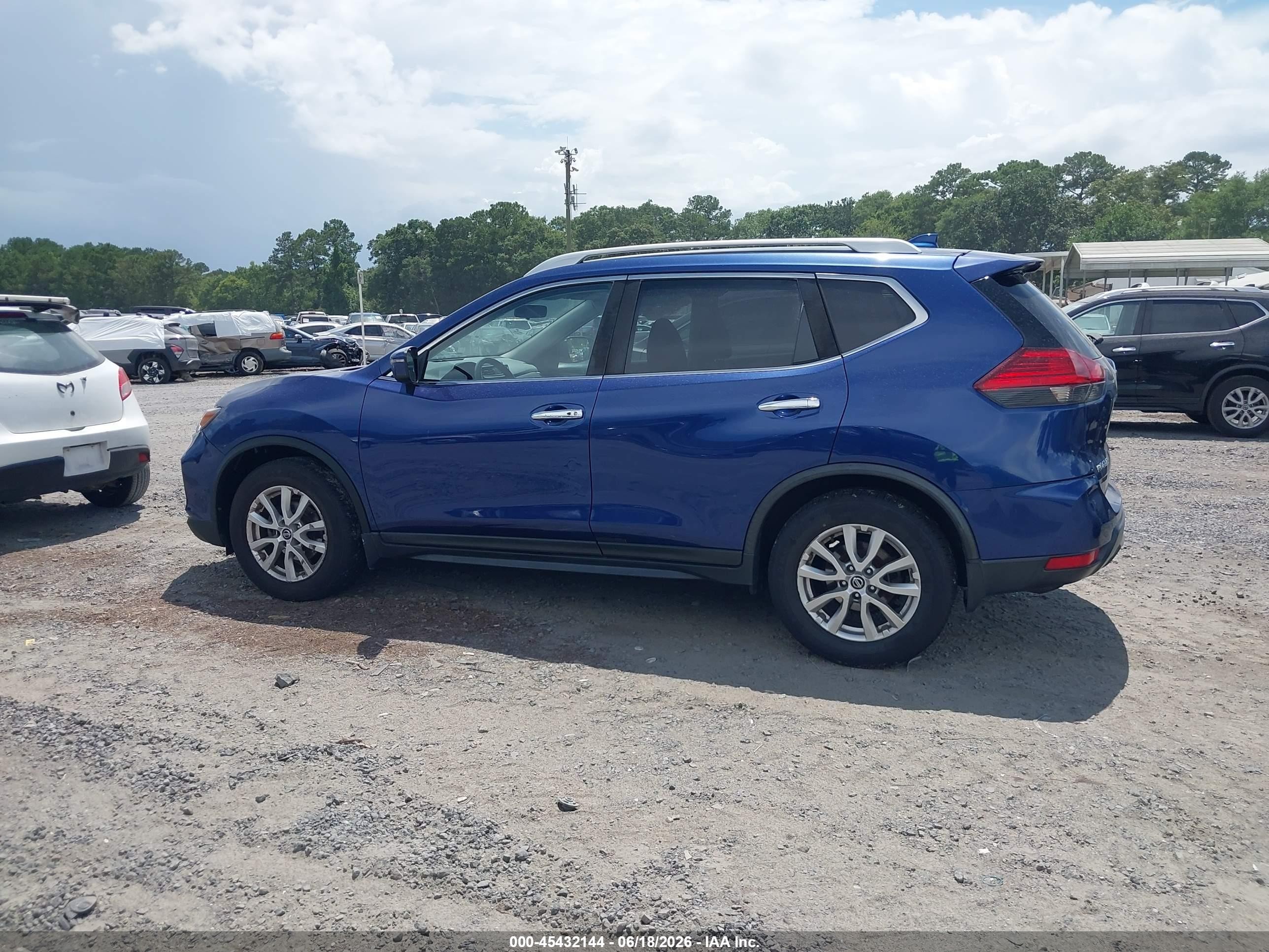 2017 Nissan Rogue Sv Синий vin: JN8AT2MTXHW135060