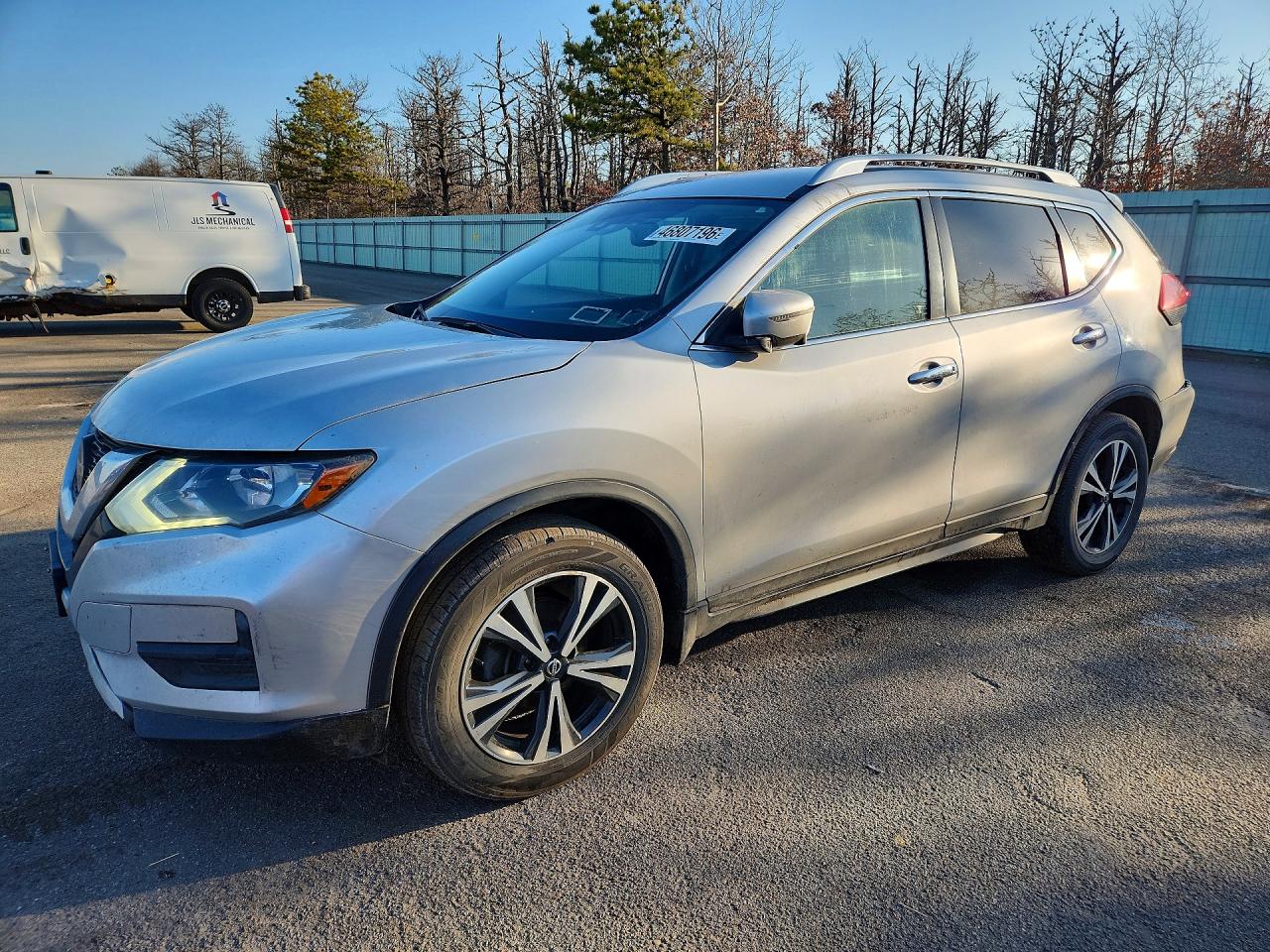 2019 Nissan Rogue Sv Silver vin: JN8AT2MV0KW377851