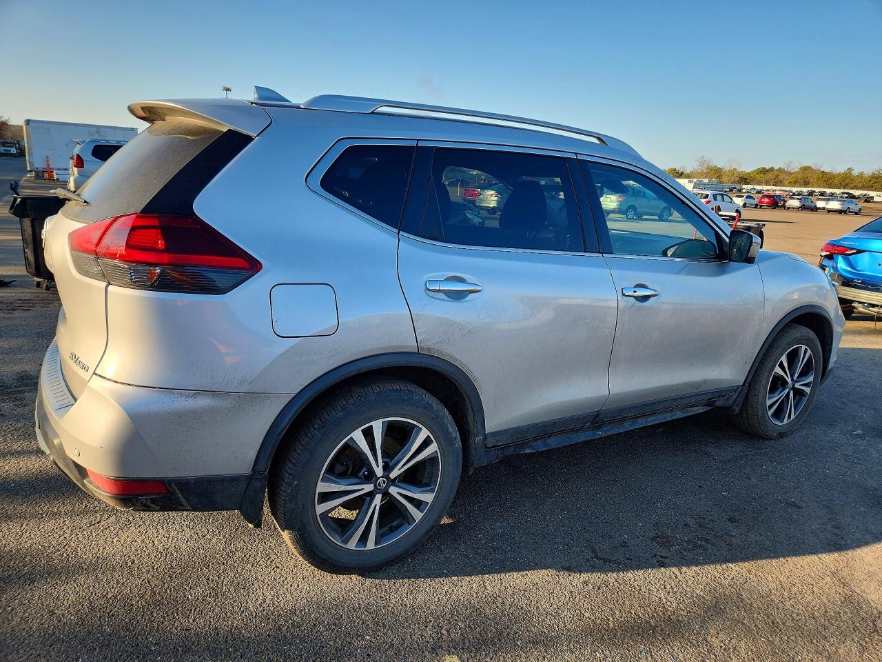 2019 Nissan Rogue Sv Silver vin: JN8AT2MV0KW377851