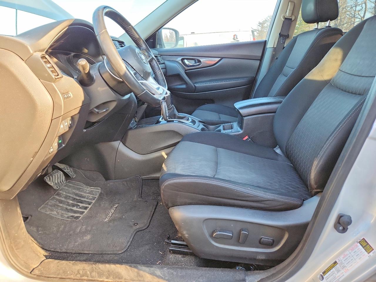 2019 Nissan Rogue Sv Silver vin: JN8AT2MV0KW377851