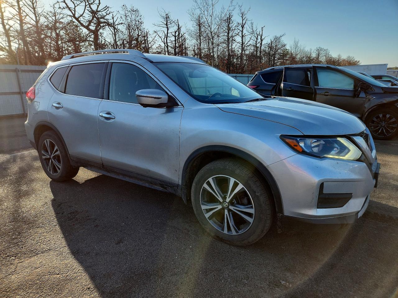 2019 Nissan Rogue Sv Silver vin: JN8AT2MV0KW377851