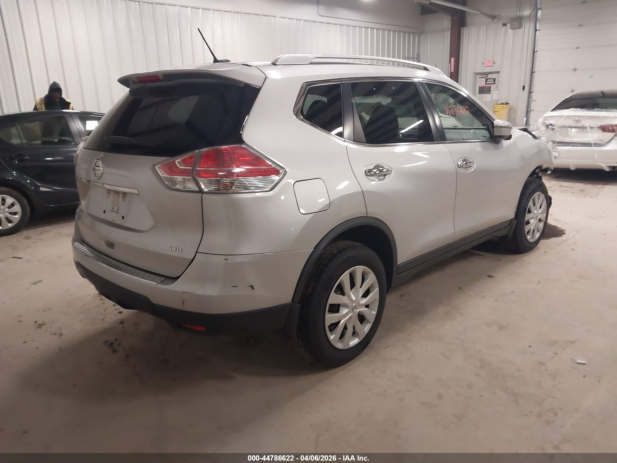 2016 Nissan Rogue S Silver vin: JN8AT2MV1GW153091